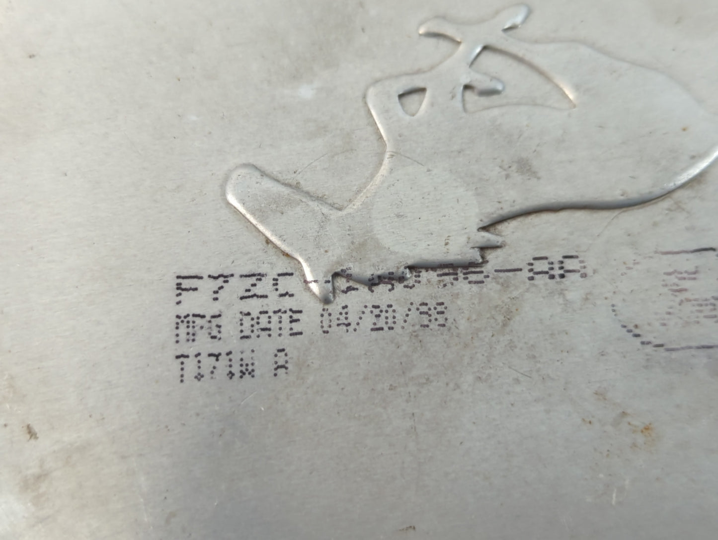 1994 Ford Mustang Center Cap Oem - Oemusedautoparts1.com