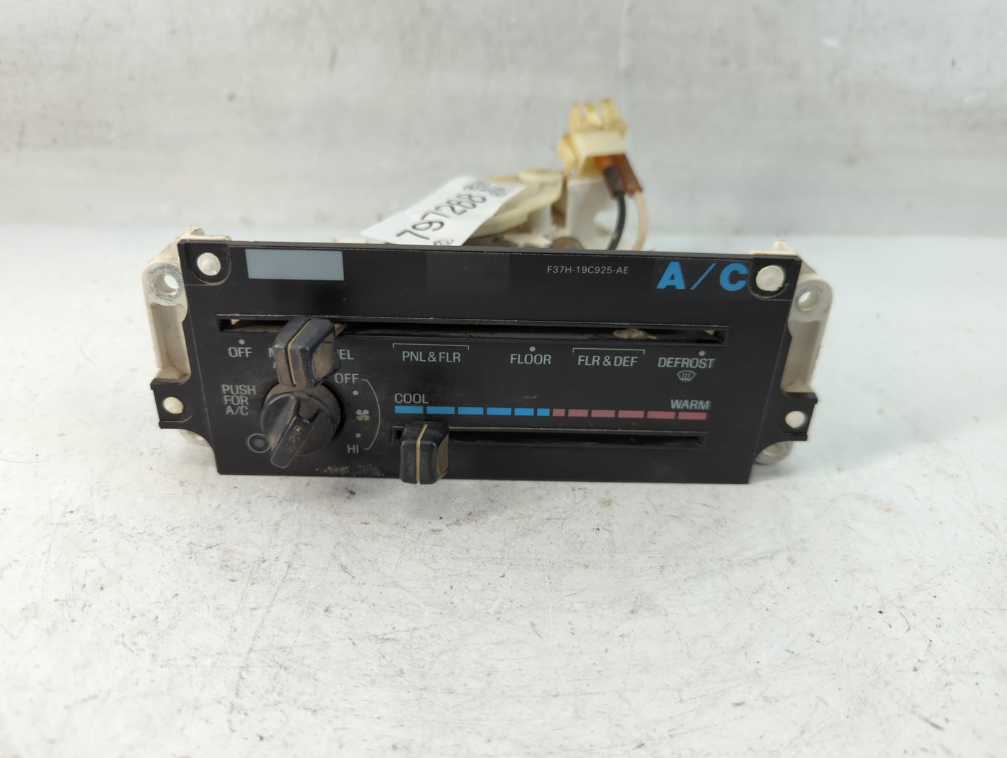 1994 Ford Ranger Climate Control Module Temperature AC/Heater Replacement P/N:F37H-19C925-AE Fits OEM Used Auto Parts - Oemu