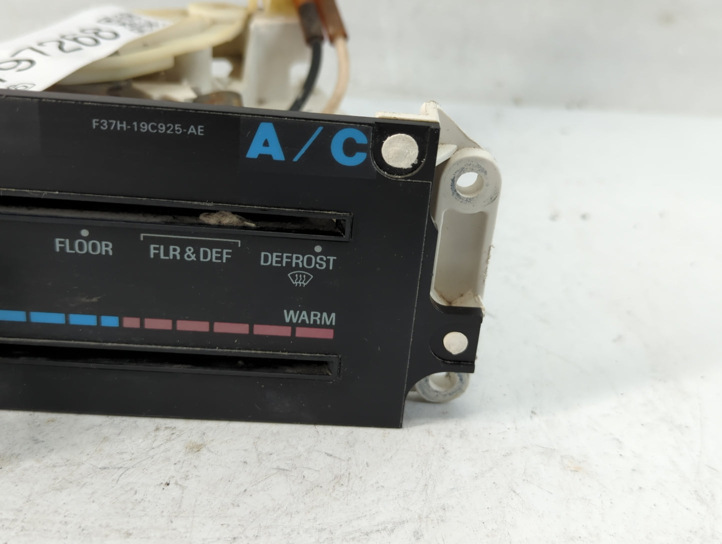 1994 Ford Ranger Climate Control Module Temperature AC/Heater Replacement P/N:F37H-19C925-AE Fits OEM Used Auto Parts - Oemu