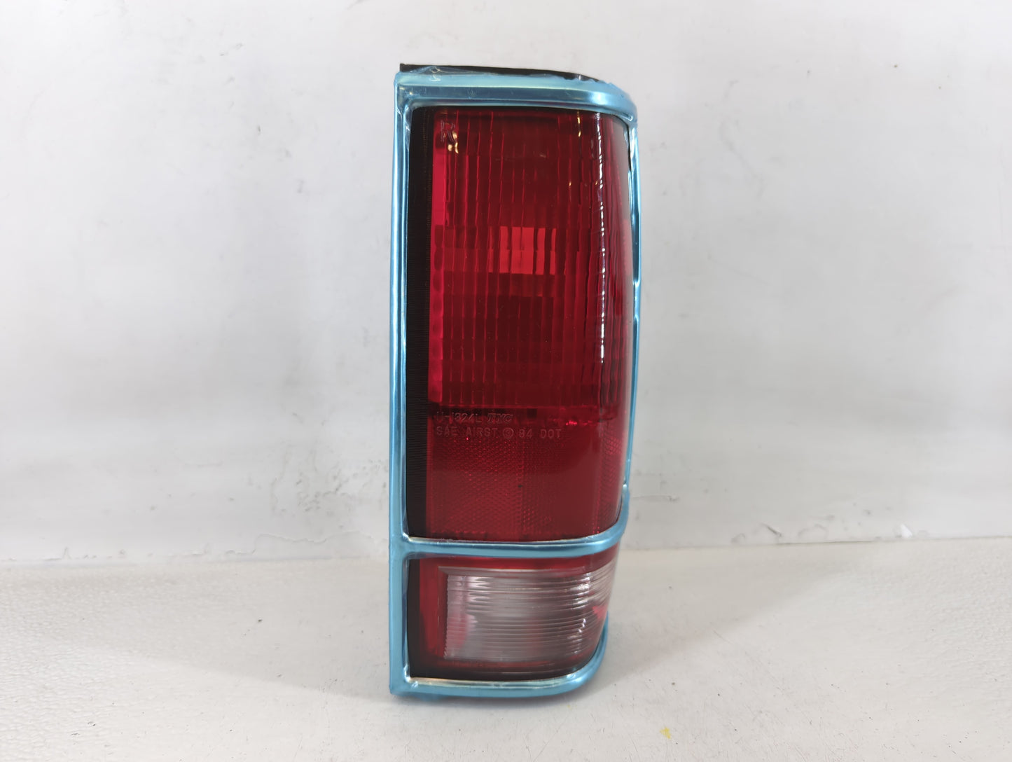 1994 Gmc Jimmy Tail Light Assembly Passenger Right OEM P/N:II-I324B1 Fits OEM Used Auto Parts - Oemusedautoparts1.com
