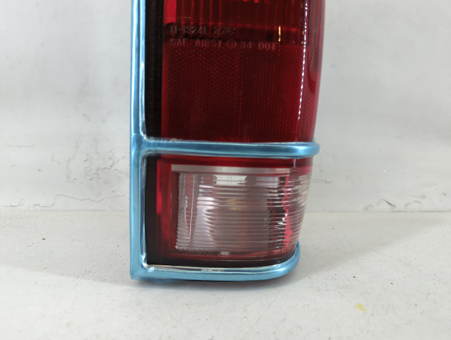 1994 Gmc Jimmy Tail Light Assembly Passenger Right OEM P/N:II-I324B1 Fits OEM Used Auto Parts - Oemusedautoparts1.com