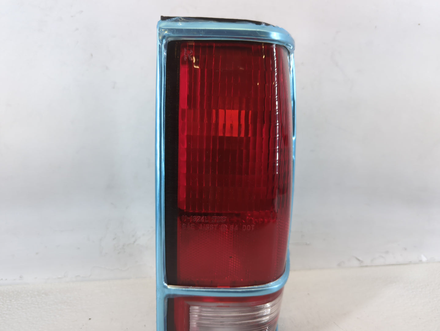 1994 Gmc Jimmy Tail Light Assembly Passenger Right OEM P/N:II-I324B1 Fits OEM Used Auto Parts - Oemusedautoparts1.com