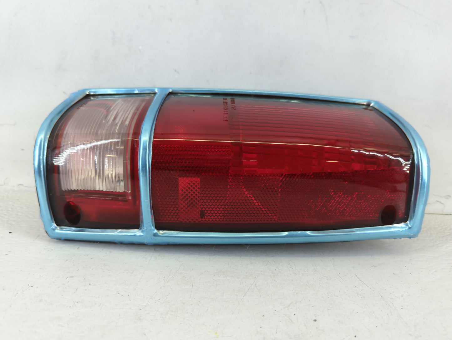 1994 Gmc Jimmy Tail Light Assembly Passenger Right OEM P/N:II-I324B1 Fits OEM Used Auto Parts - Oemusedautoparts1.com
