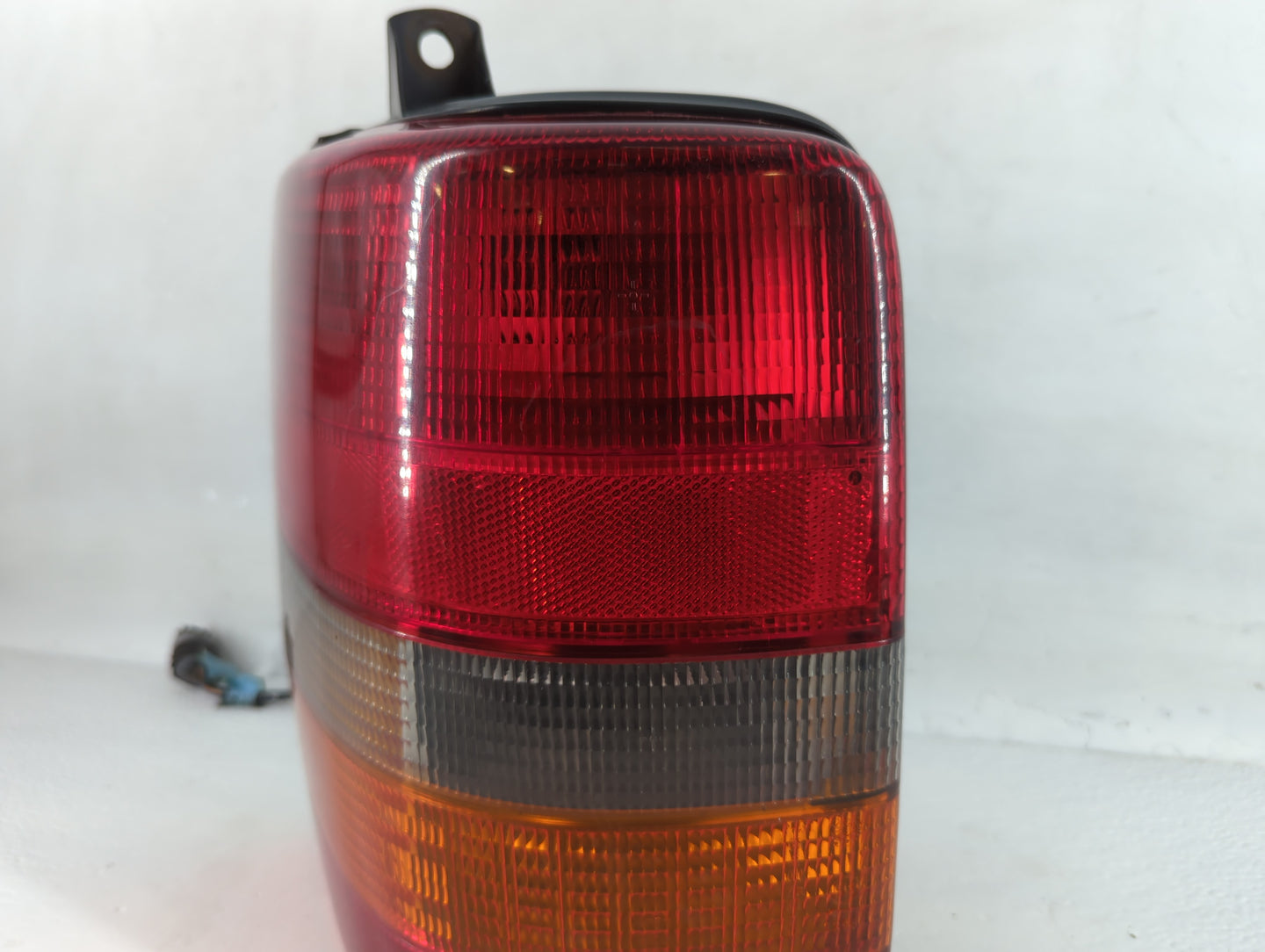1993-1998 Jeep Grand Cherokee Tail Light Assembly Driver Left OEM Fits Fits 1993 1994 1995 1996 1997 1998 OEM Used Auto Part