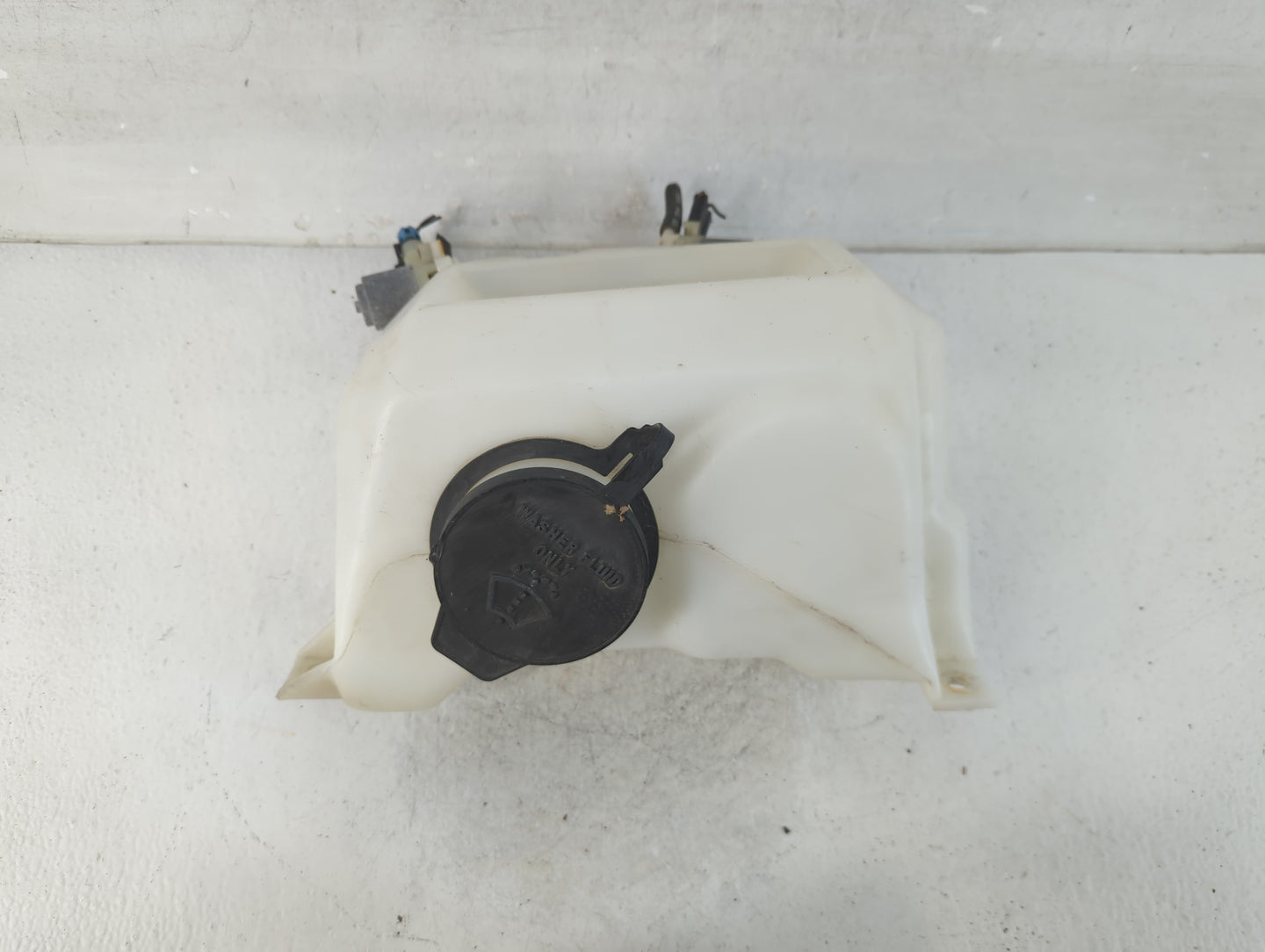 1994 Jeep Grand Cherokee Windshield Washer Fluid Reservoir Bottle Oem - Oemusedautoparts1.com
