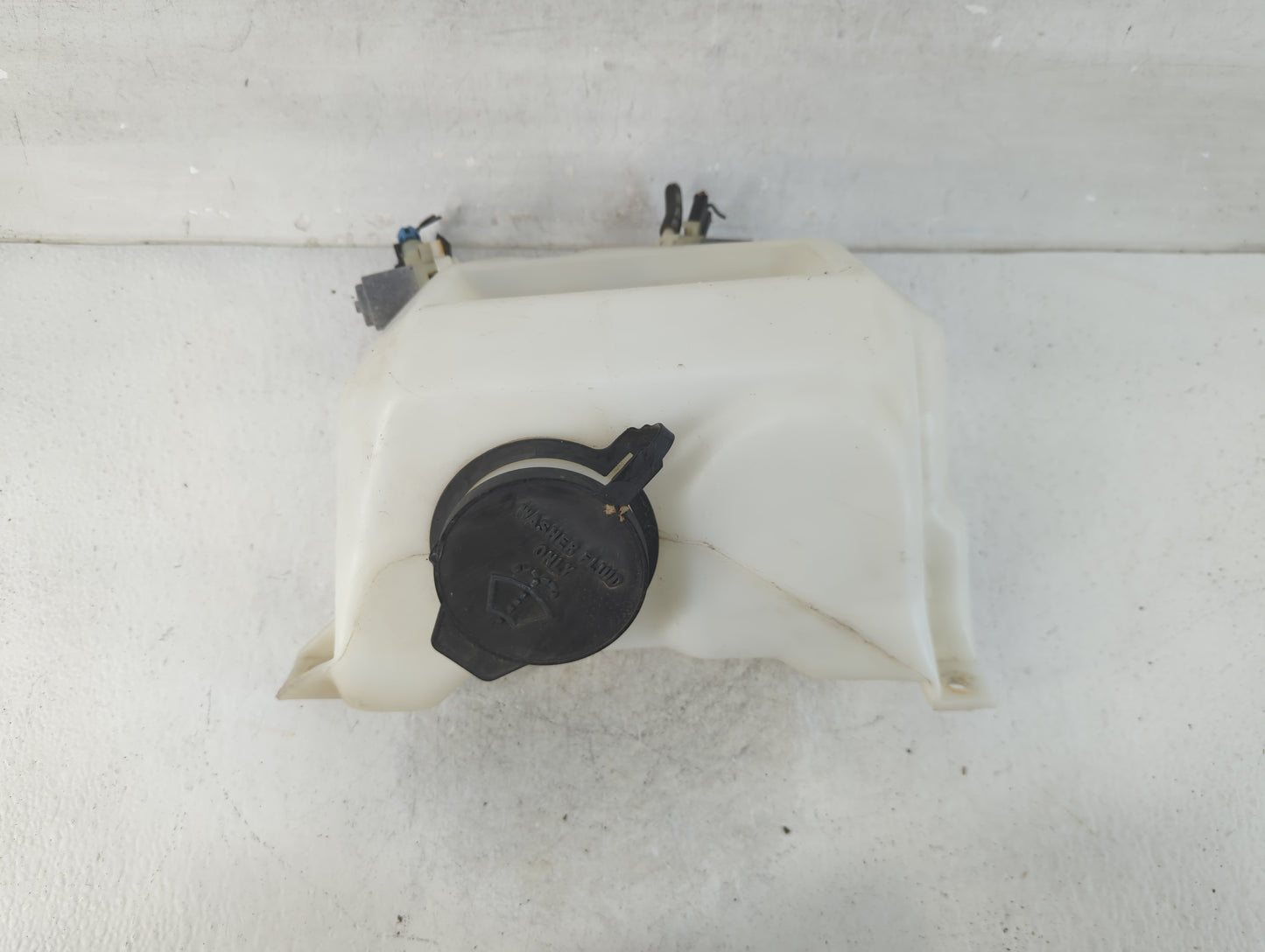 1994 Jeep Grand Cherokee Windshield Washer Fluid Reservoir Bottle Oem - Oemusedautoparts1.com