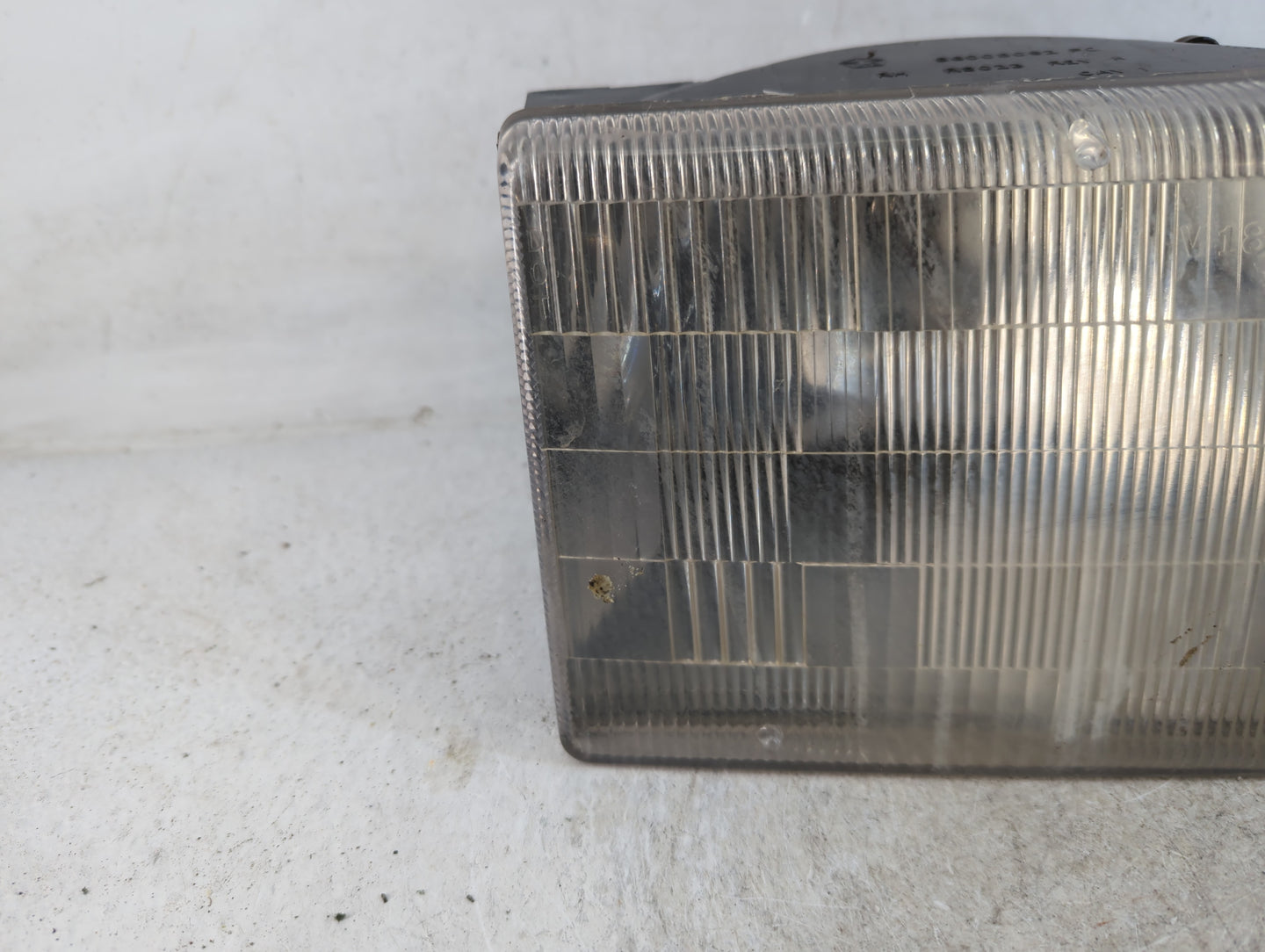 1993 Jeep Grand Cherokee Passenger Right Oem Head Light Headlight Lamp - Oemusedautoparts1.com