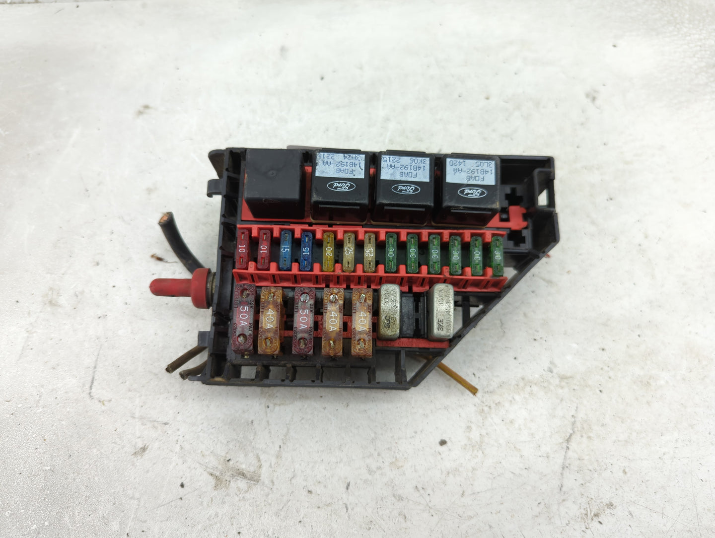 1994 Lincoln Town Car Fusebox Fuse Box Panel Relay Module P/N:F0AB-14B192-AA 39160-3C200 Fits OEM Used Auto Parts - Oemuseda