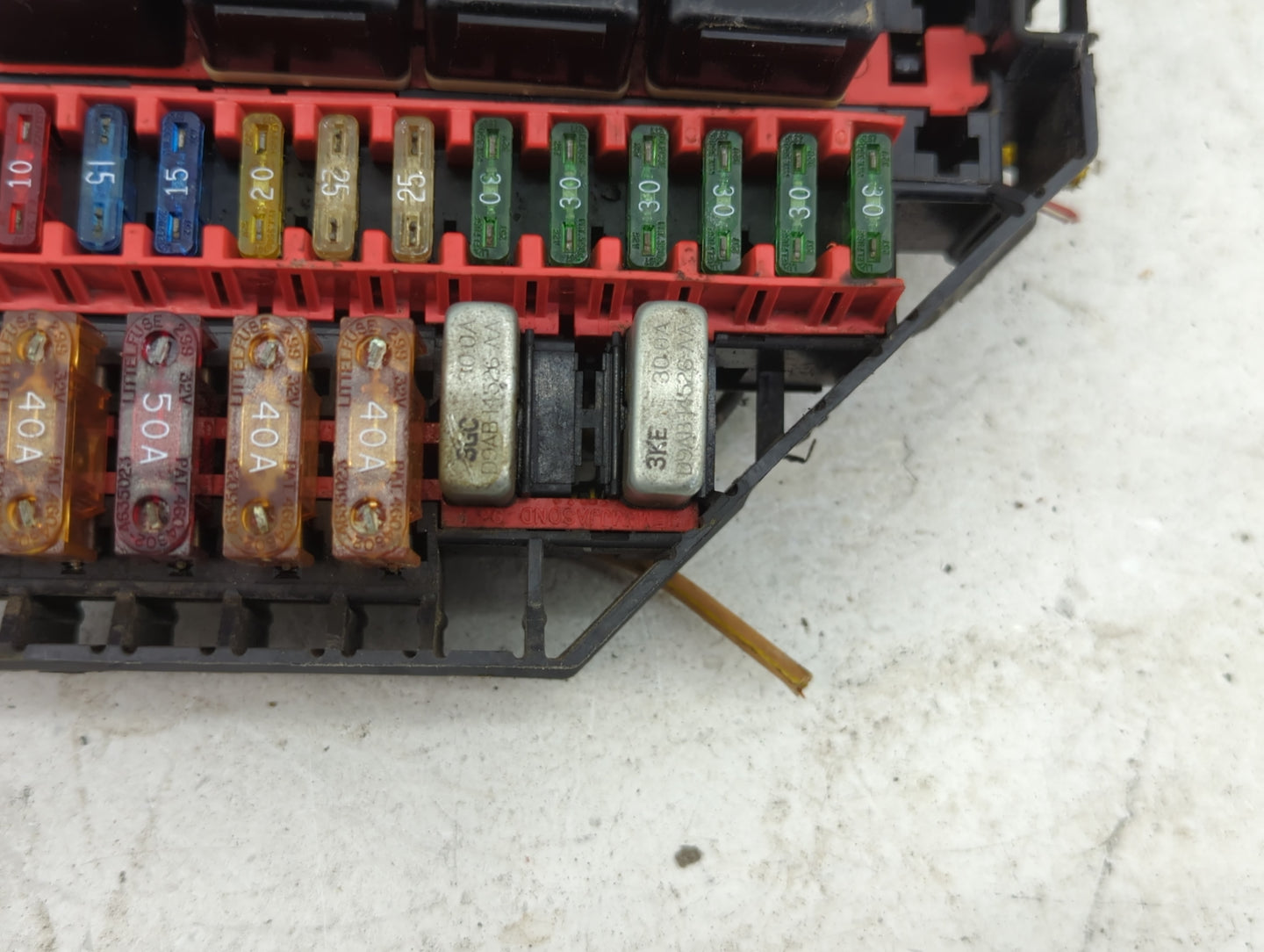 1994 Lincoln Town Car Fusebox Fuse Box Panel Relay Module P/N:F0AB-14B192-AA 39160-3C200 Fits OEM Used Auto Parts - Oemuseda