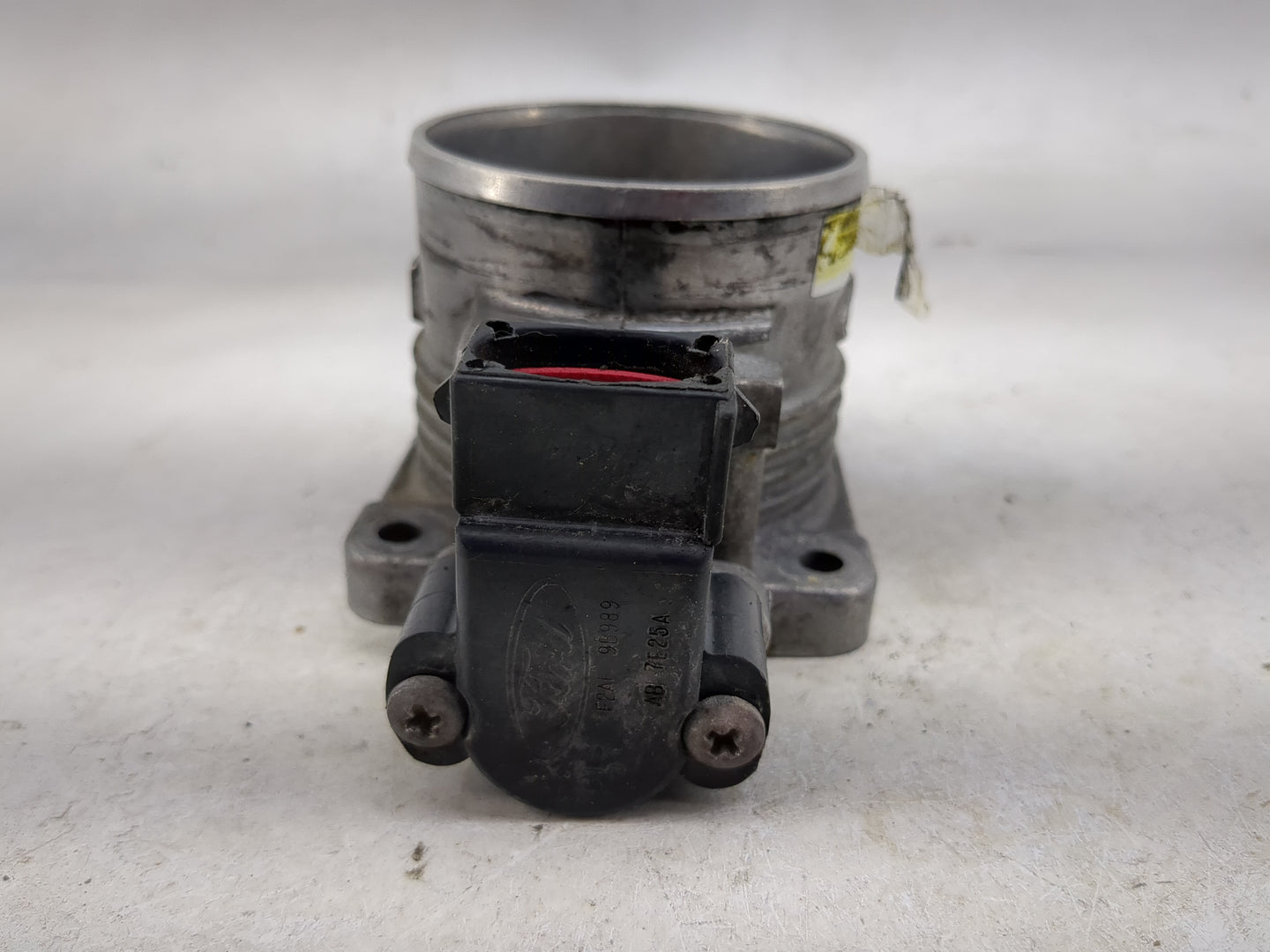 1994 Lincoln Town Car Throttle Body P/N:F2AE-BA F2VF-9E926-AA Fits OEM Used Auto Parts - Oemusedautoparts1.com