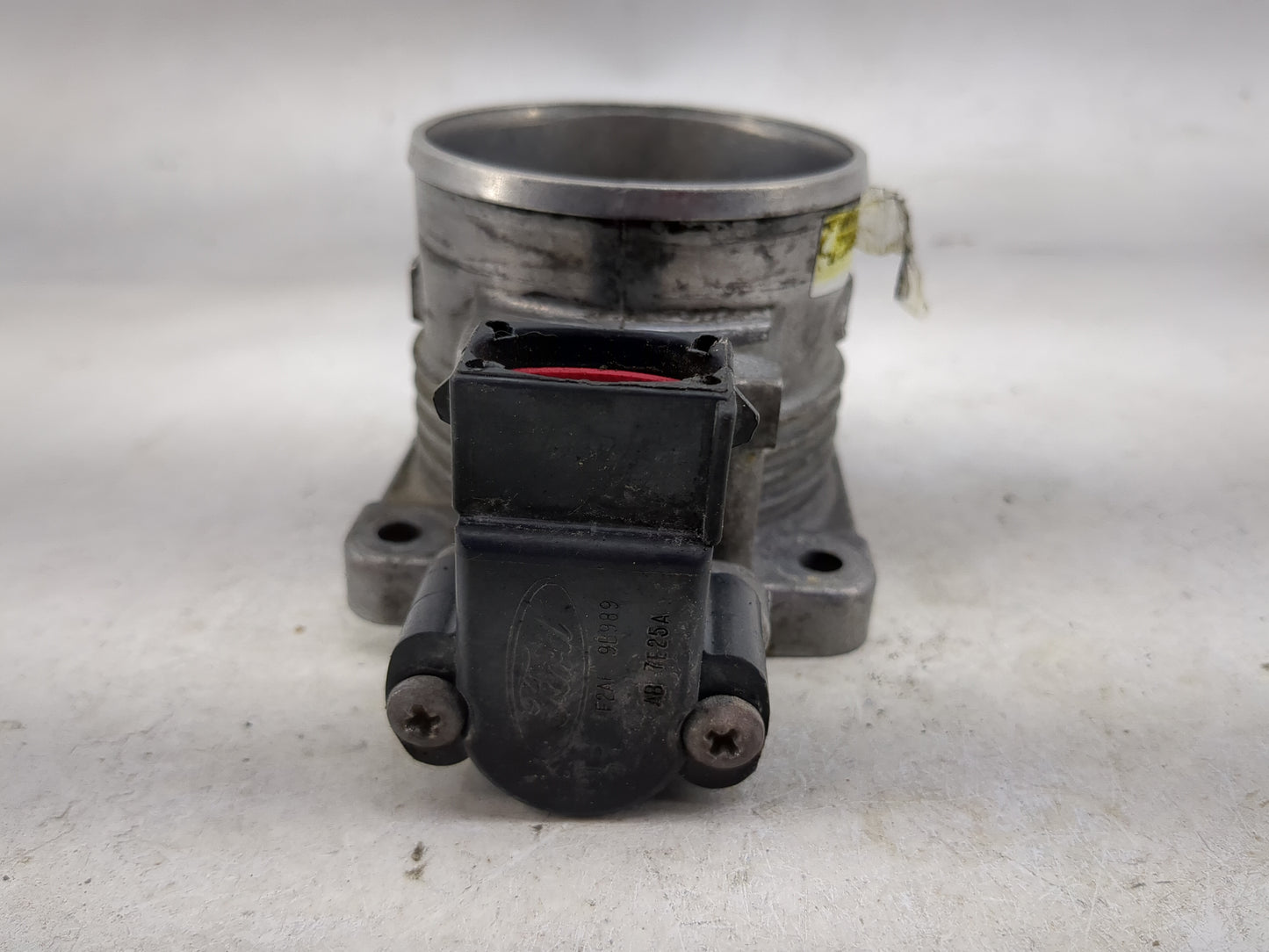 1994 Lincoln Town Car Throttle Body P/N:F2AE-BA F2VF-9E926-AA Fits OEM Used Auto Parts - Oemusedautoparts1.com