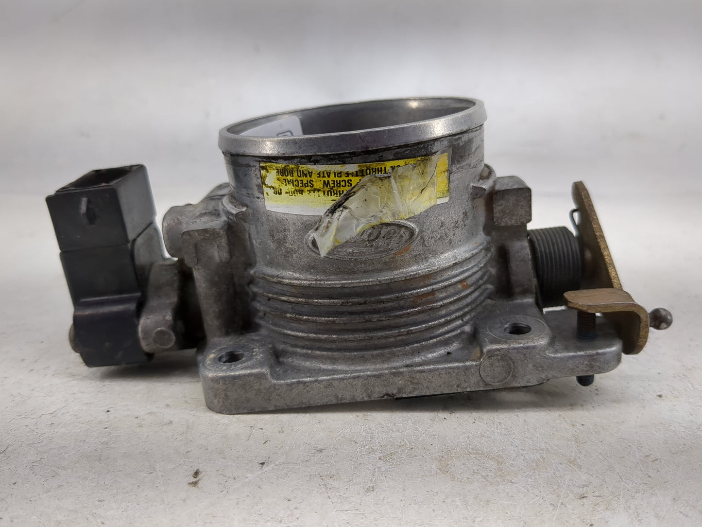1994 Lincoln Town Car Throttle Body P/N:F2AE-BA F2VF-9E926-AA Fits OEM Used Auto Parts - Oemusedautoparts1.com