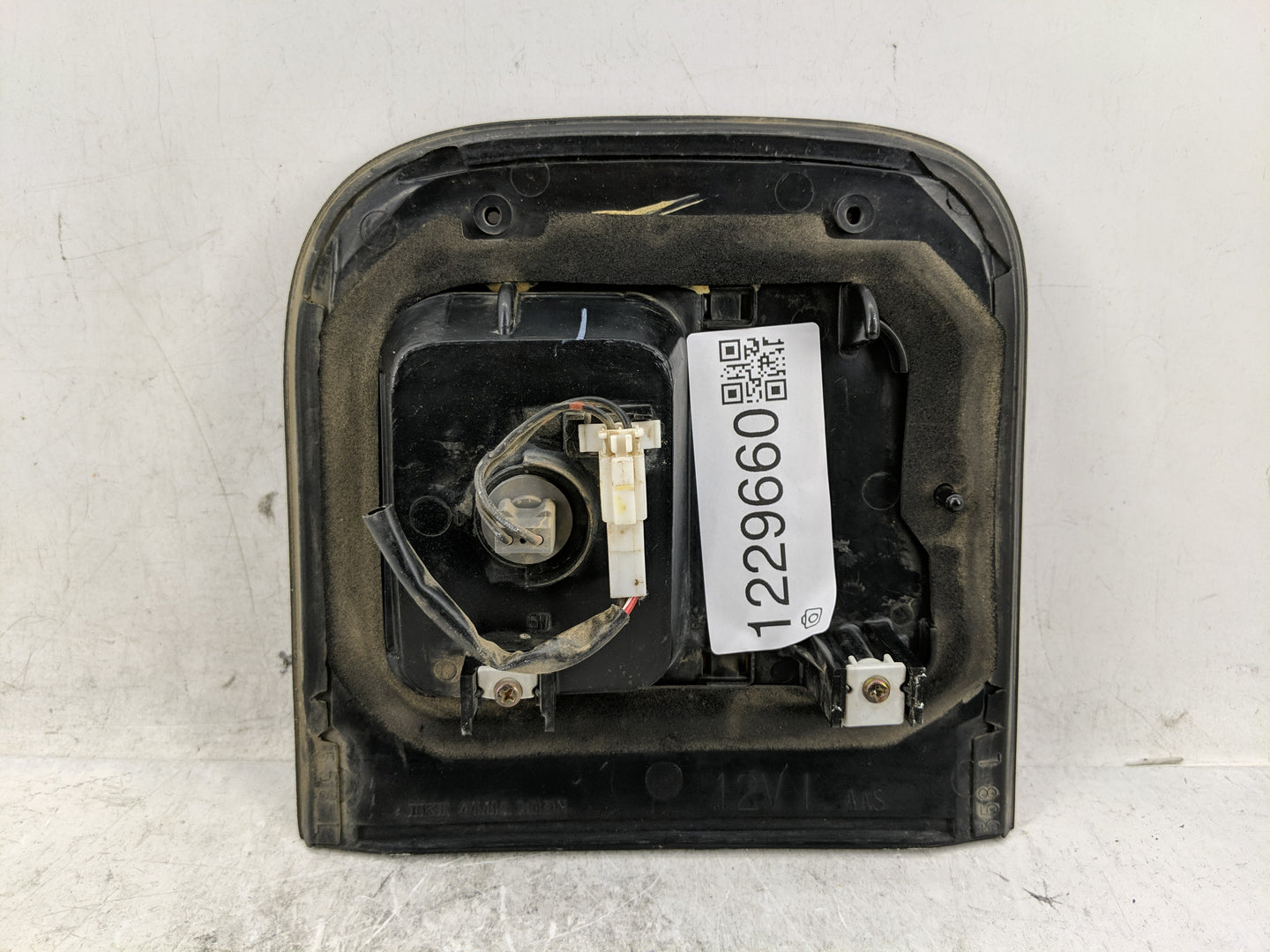 1989-1995 Mazda Mpv Tail Light Assembly Driver Left OEM Fits Fits 1989 1990 1991 1992 1993 1994 1995 OEM Used Auto Parts - O