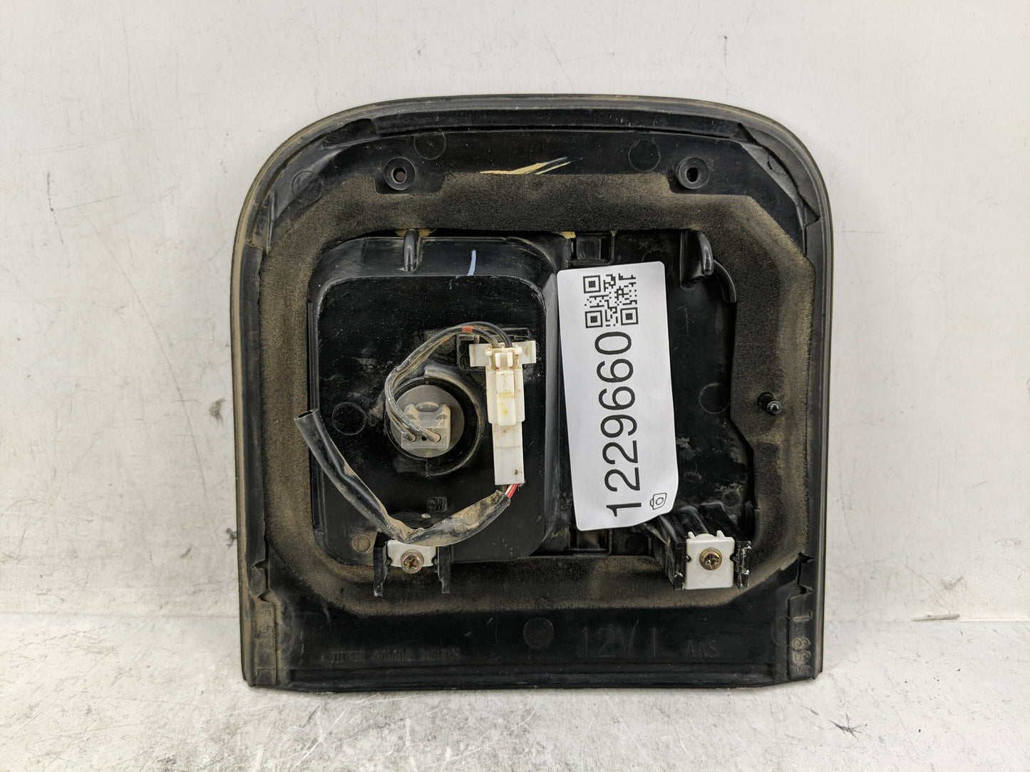 1989-1995 Mazda Mpv Tail Light Assembly Driver Left OEM Fits Fits 1989 1990 1991 1992 1993 1994 1995 OEM Used Auto Parts - O