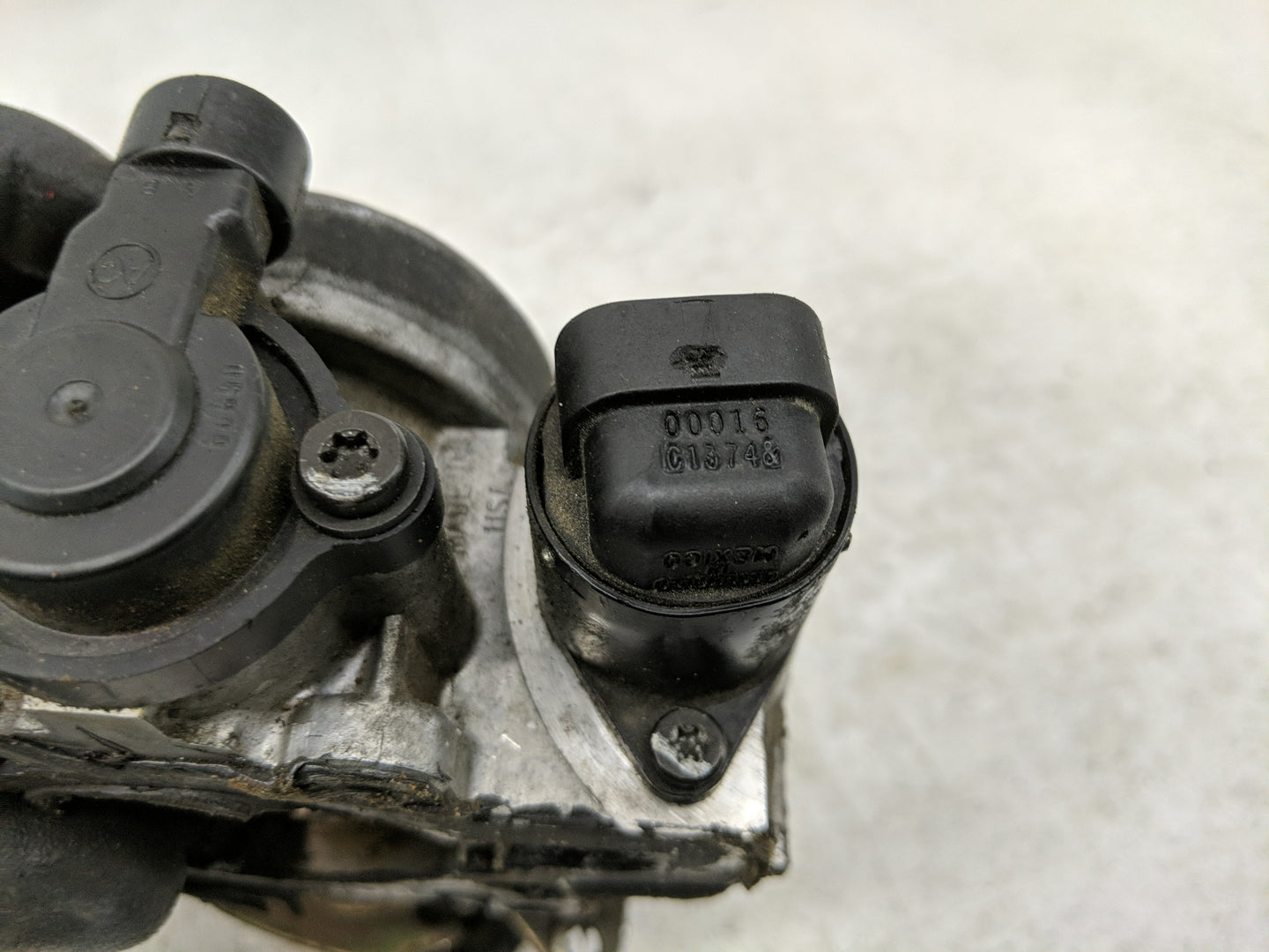 1994 Pontiac Grand Am Throttle Body Fits OEM Used Auto Parts - Oemusedautoparts1.com