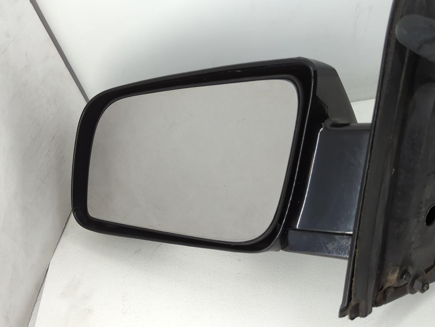 1989-1997 Chevrolet Astro Driver Left Side View Manual Door Mirror Black - Oemusedautoparts1.com