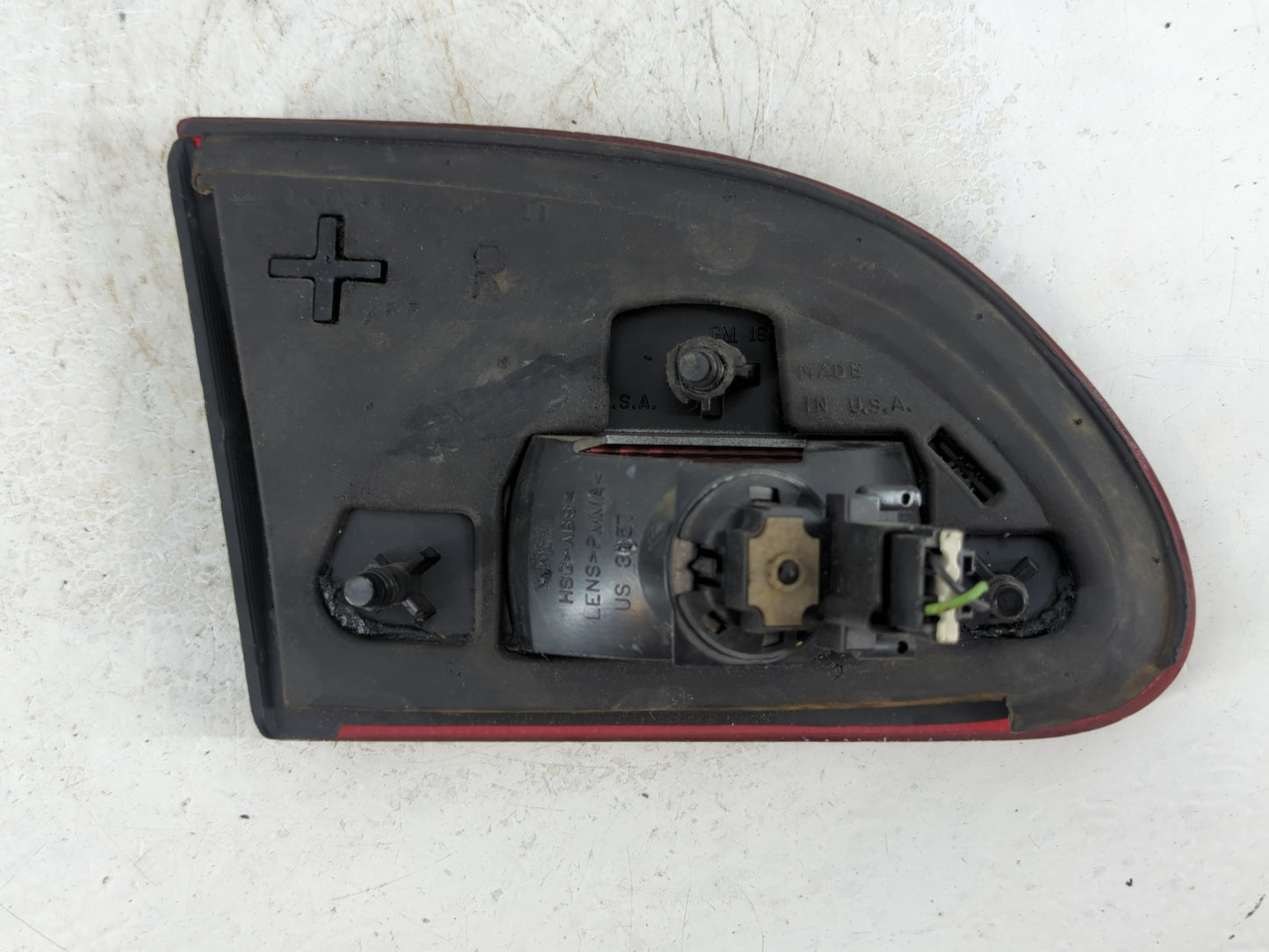 2000-2002 Chevrolet Cavalier Tail Light Assembly Passenger Right OEM P/N:16519344 Fits Fits 2000 2001 2002 OEM Used Auto Par