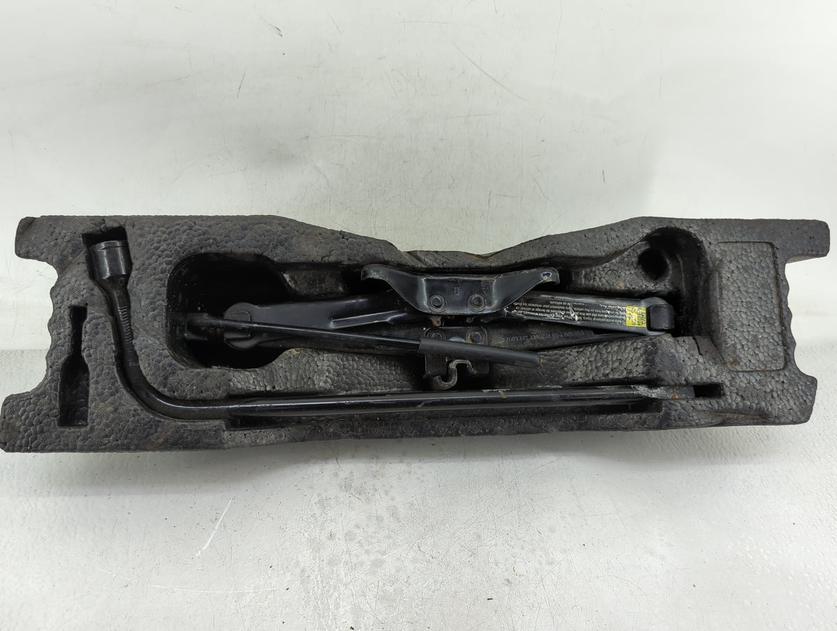 1995 Chevrolet Cavalier Spare Scissor Car Jack - Oemusedautoparts1.com