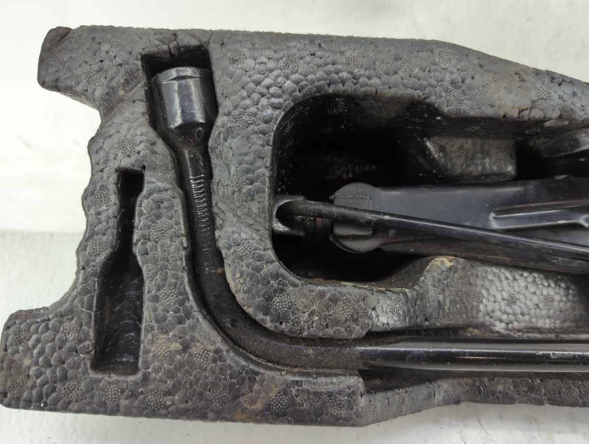 1995 Chevrolet Cavalier Spare Scissor Car Jack - Oemusedautoparts1.com