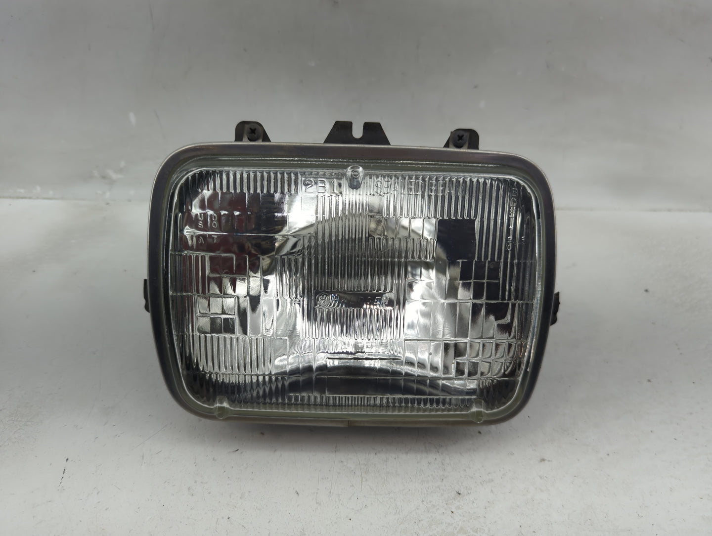 1995 Chevrolet G20 Driver Left Oem Head Light Headlight Lamp - Oemusedautoparts1.com