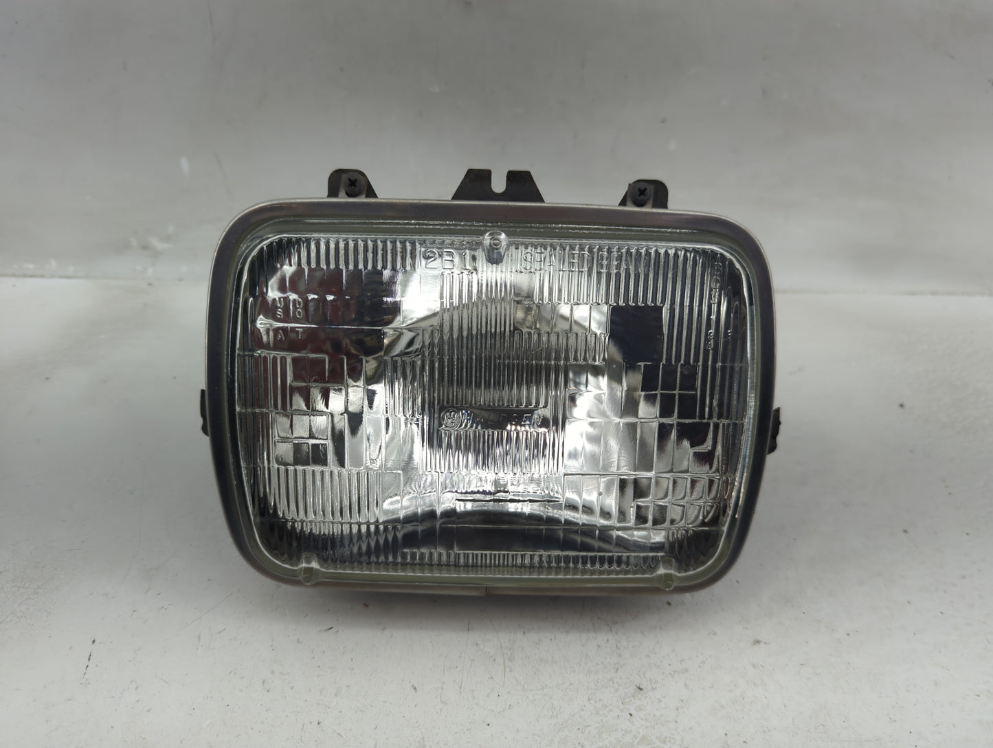 1995 Chevrolet G20 Driver Left Oem Head Light Headlight Lamp - Oemusedautoparts1.com