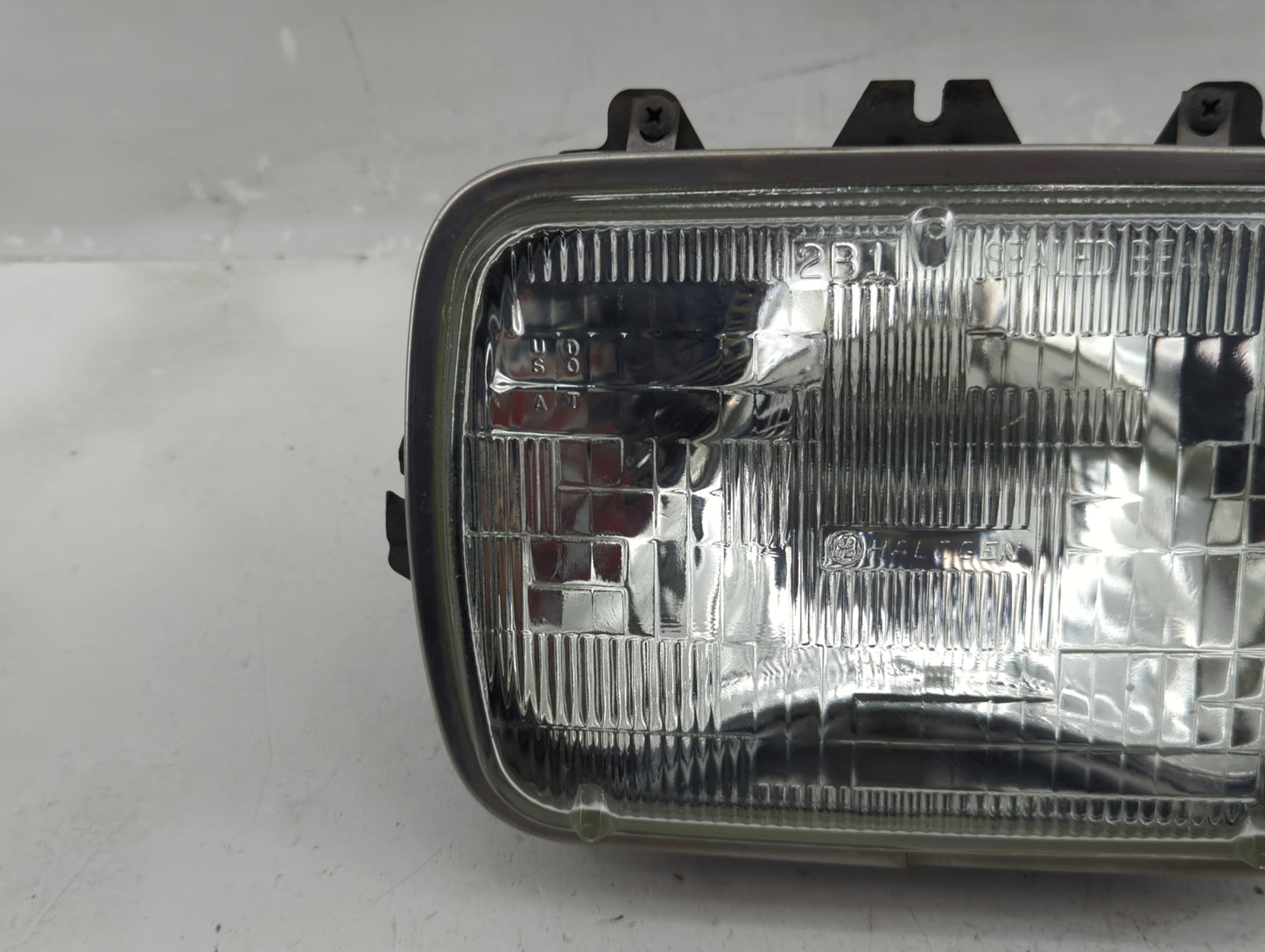 1995 Chevrolet G20 Driver Left Oem Head Light Headlight Lamp - Oemusedautoparts1.com