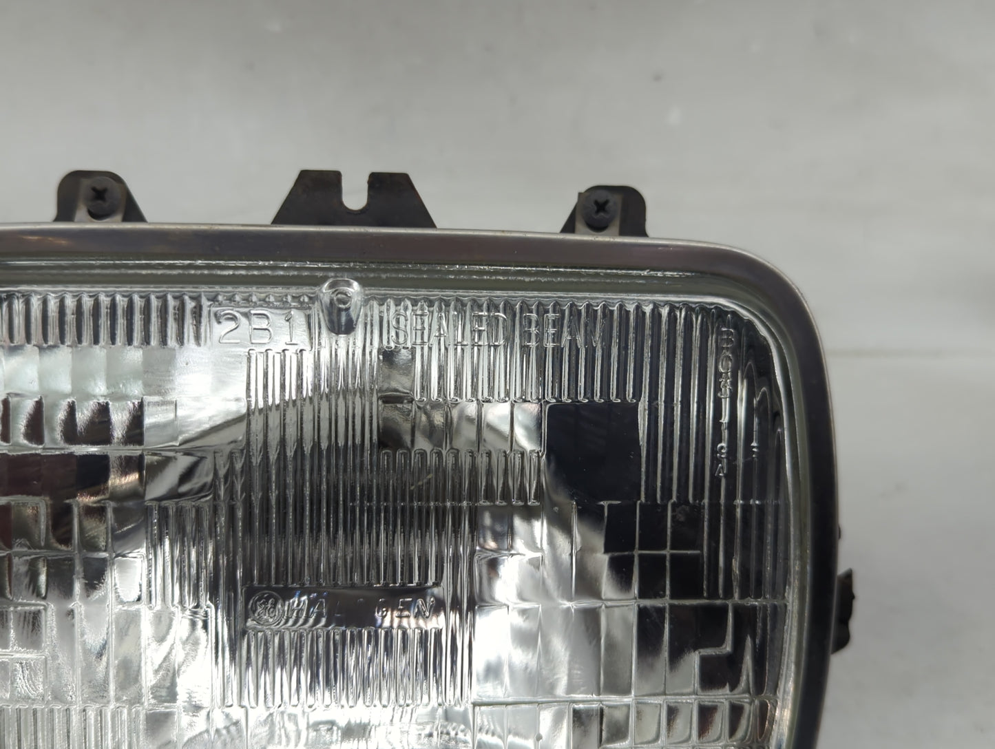 1995 Chevrolet G20 Driver Left Oem Head Light Headlight Lamp - Oemusedautoparts1.com