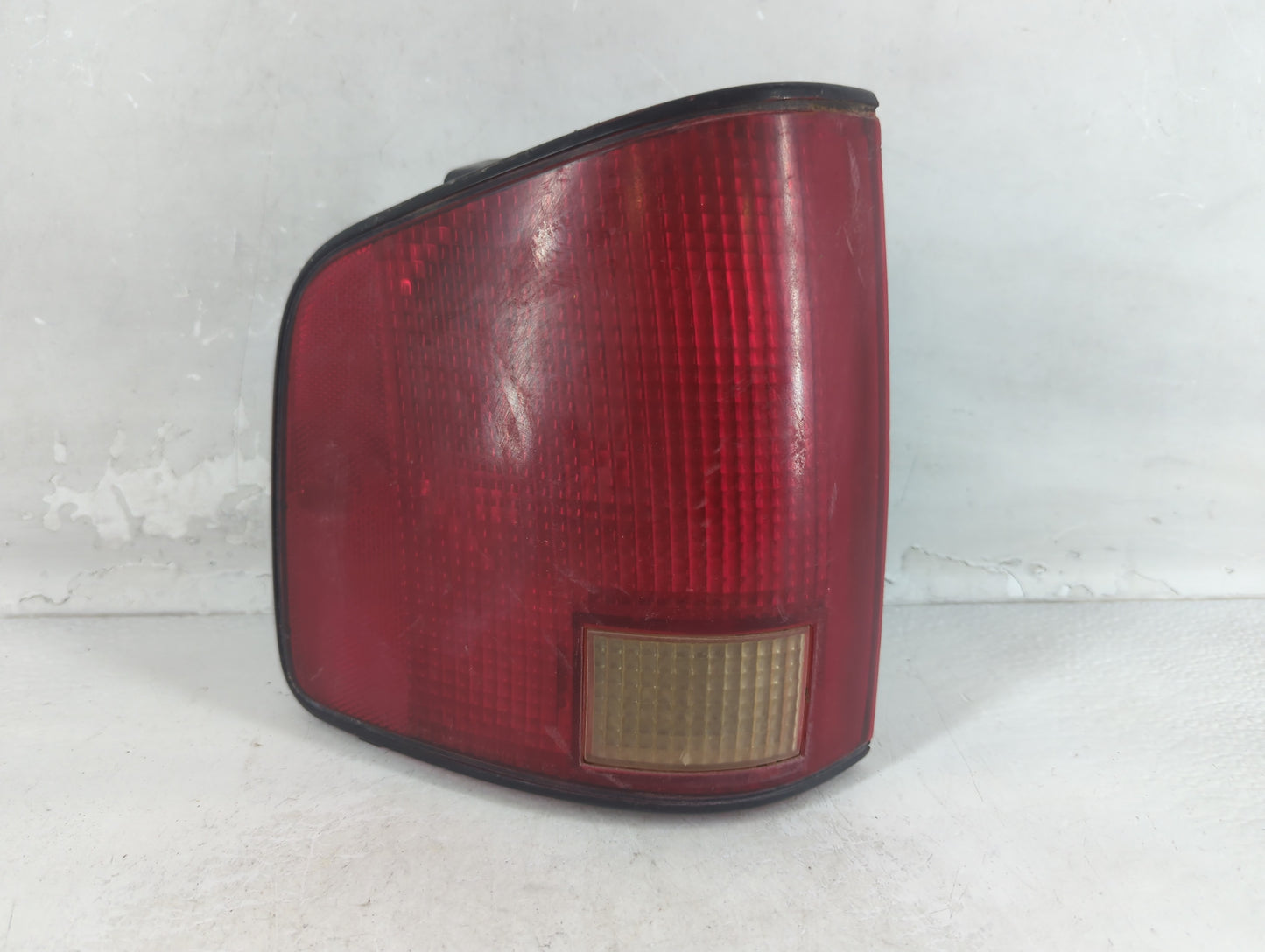 1995 Chevrolet S10 Tail Light Assembly Driver Left OEM P/N:16516093 Fits Fits 1996 1997 1998 1999 2000 2001 2002 2003 2004 2