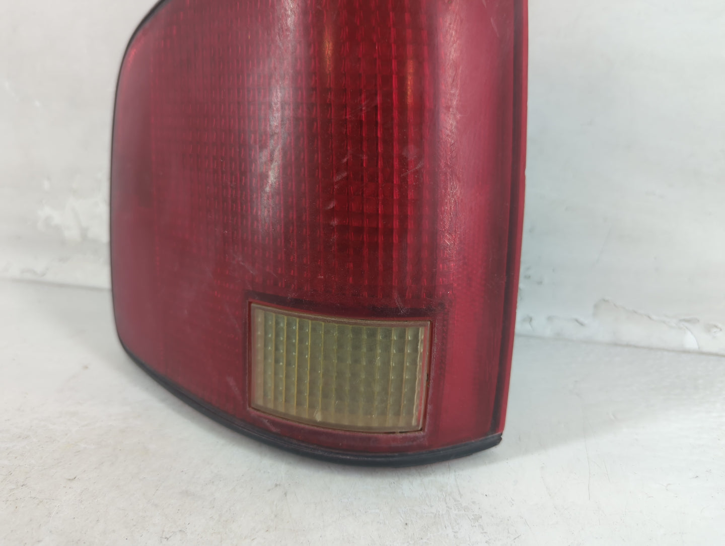 1995 Chevrolet S10 Tail Light Assembly Driver Left OEM P/N:16516093 Fits Fits 1996 1997 1998 1999 2000 2001 2002 2003 2004 2