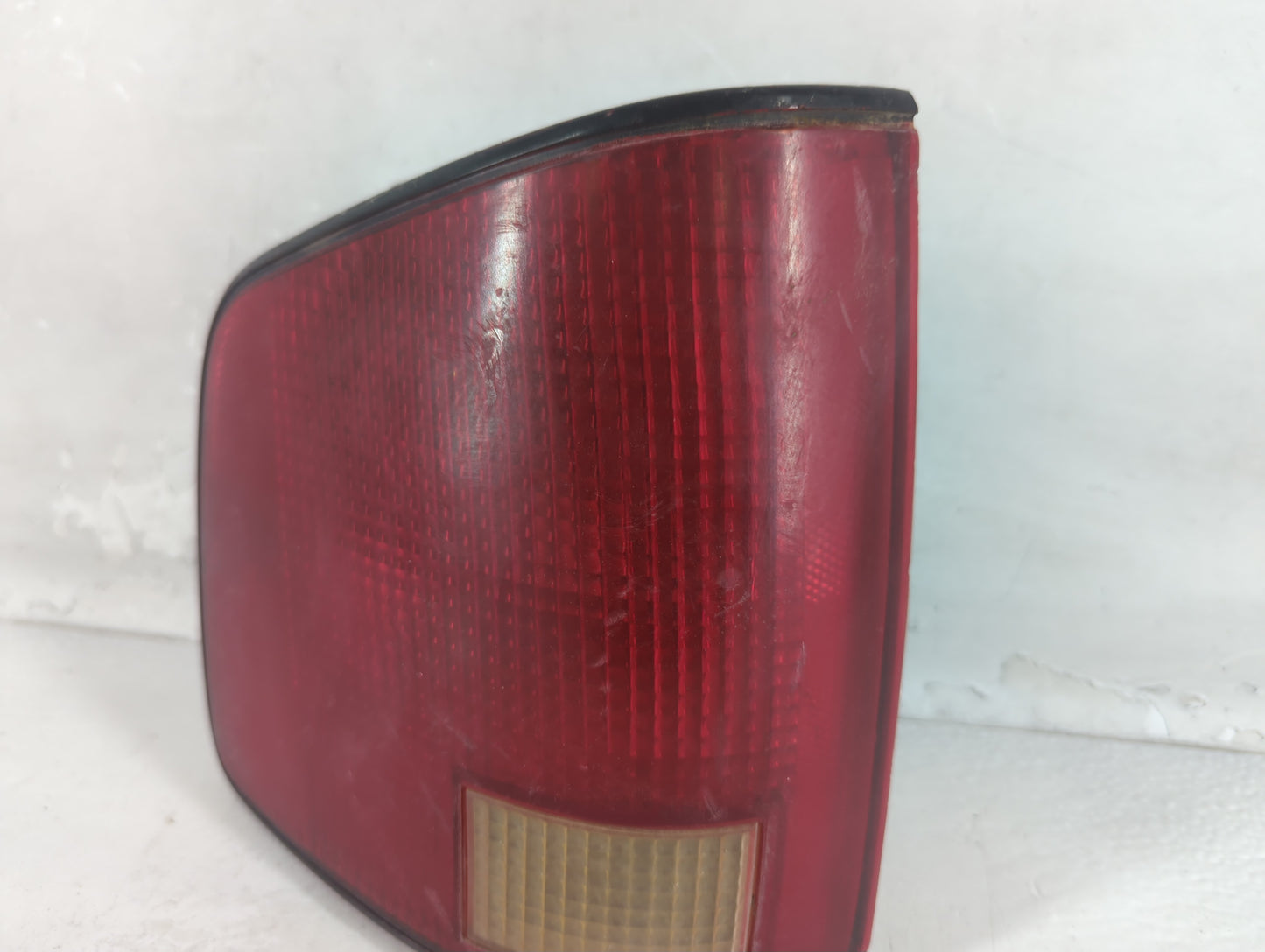 1995 Chevrolet S10 Tail Light Assembly Driver Left OEM P/N:16516093 Fits Fits 1996 1997 1998 1999 2000 2001 2002 2003 2004 2