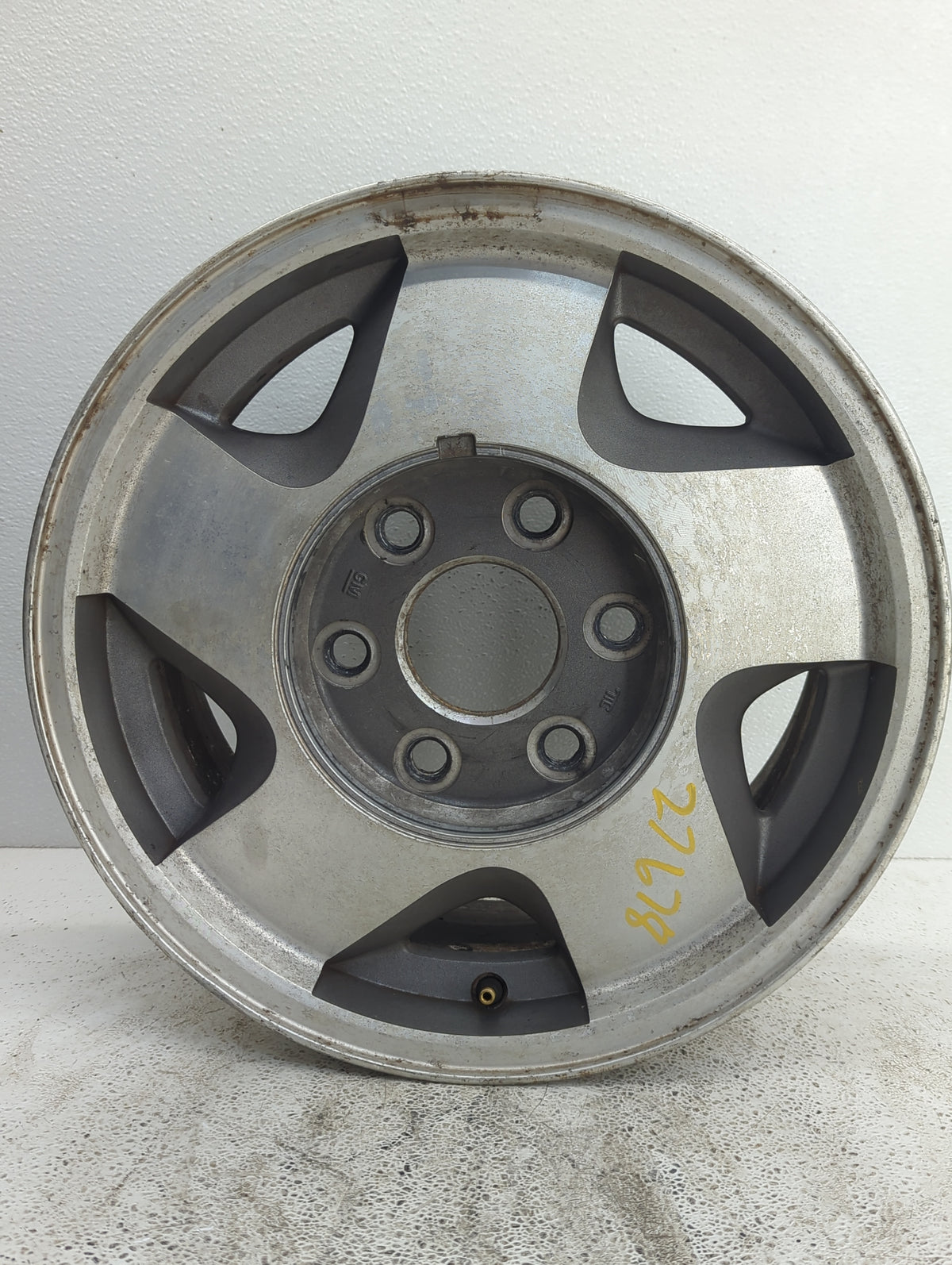 1995-1999 Chevrolet Tahoe Oem Wheel Rim 1076678 - Oemusedautoparts1.com