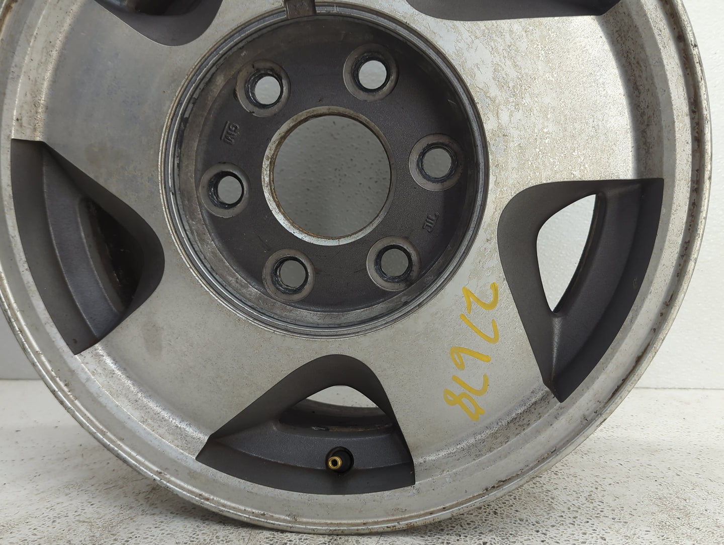 1995-1999 Chevrolet Tahoe Oem Wheel Rim 1076678 - Oemusedautoparts1.com