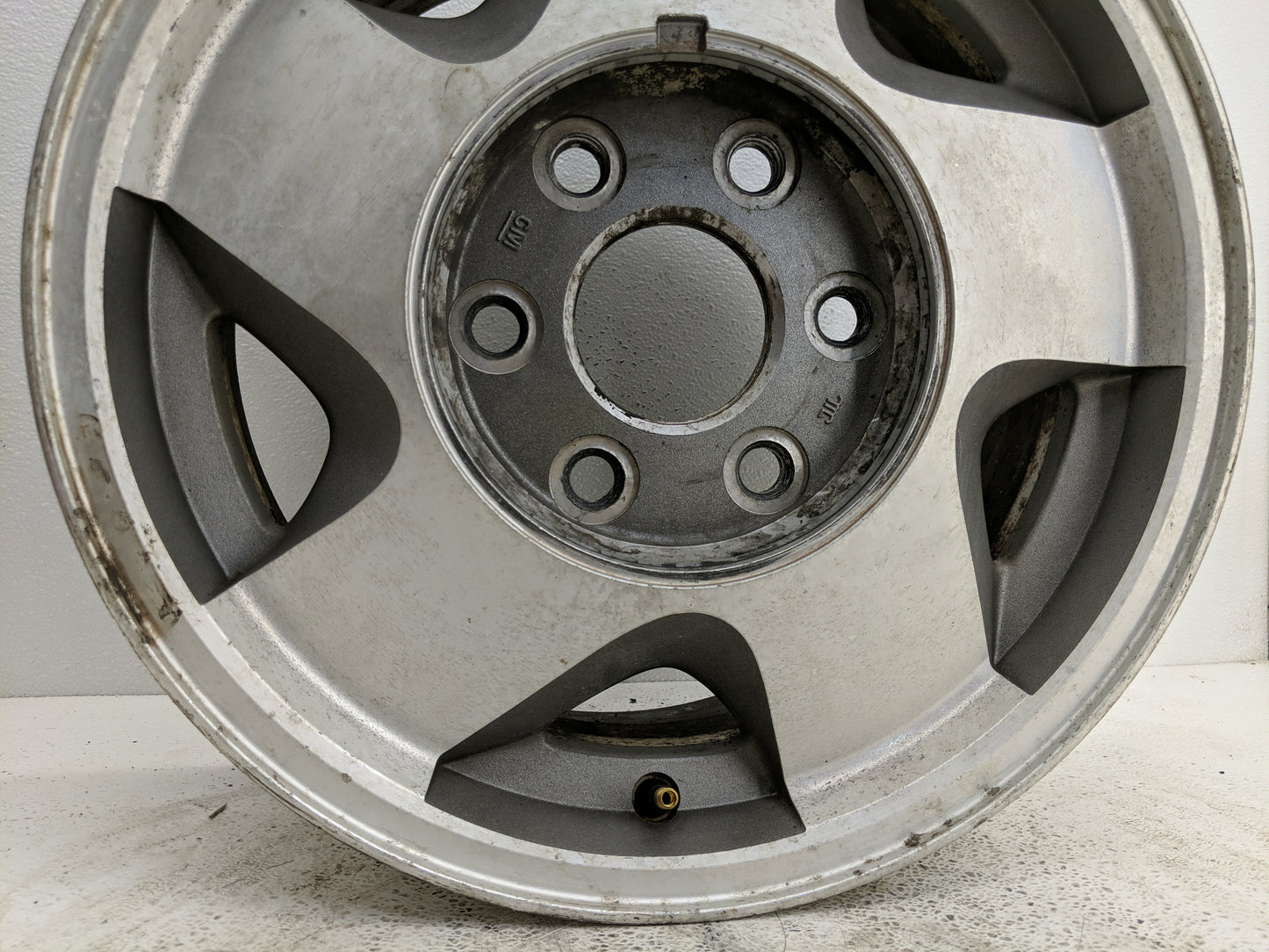 1995-1999 Chevrolet Tahoe Oem Wheel Rim - Oemusedautoparts1.com