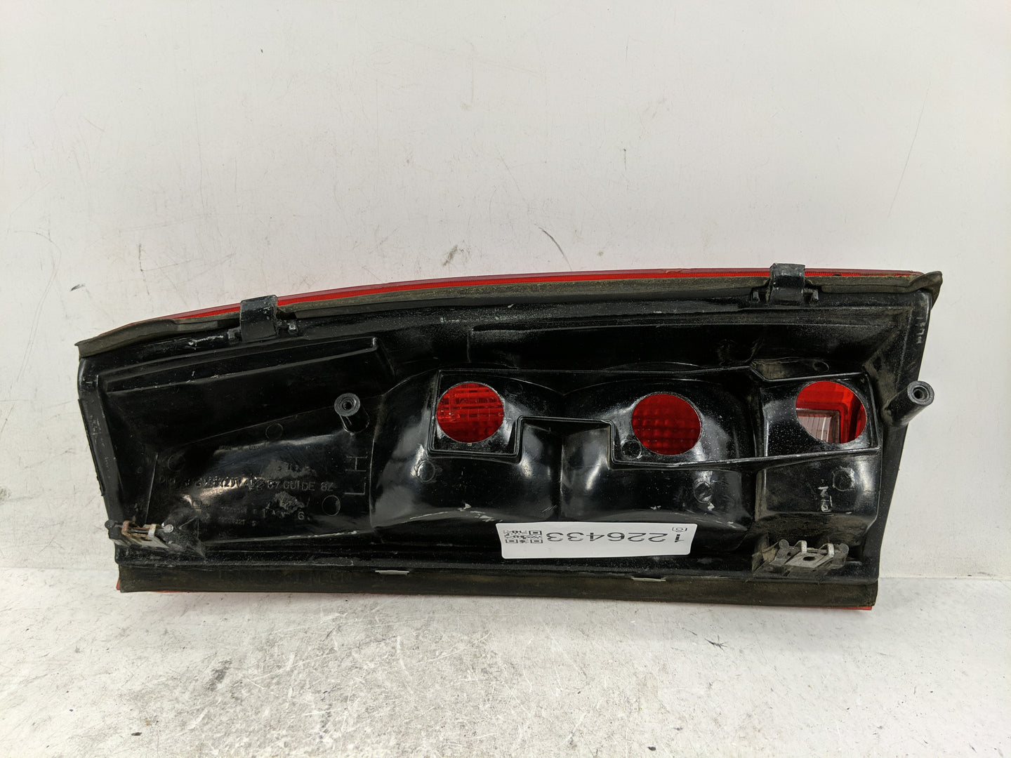 1995-2000 Chevrolet Tahoe Tail Light Assembly Driver Left OEM P/N:16508321 Fits Fits 1992 1993 1994 1995 1996 1997 1998 1999