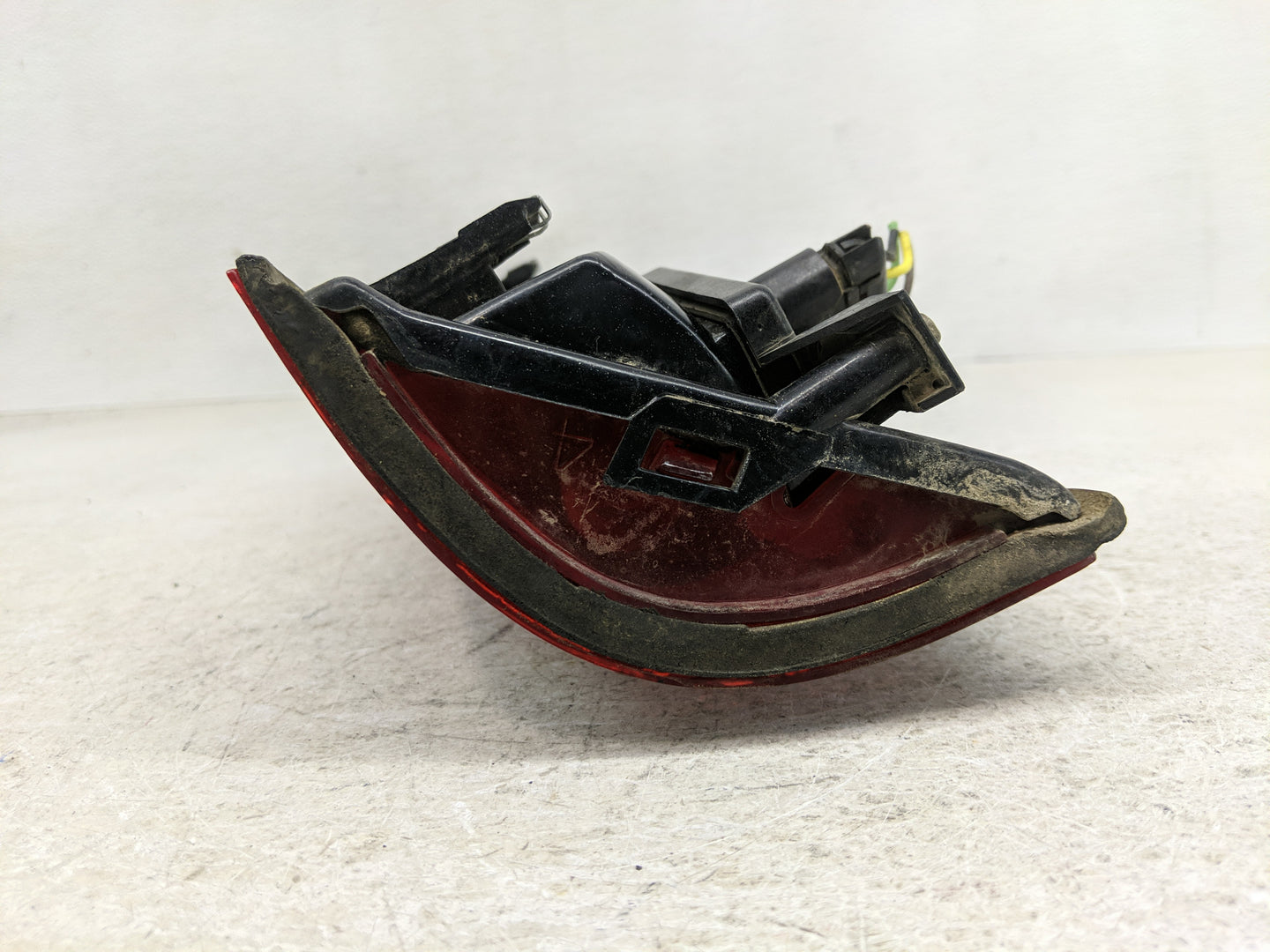 1995-2000 Chevrolet Tahoe Tail Light Assembly Driver Left OEM P/N:16506349 Fits Fits 1992 1993 1994 1995 1996 1997 1998 1999