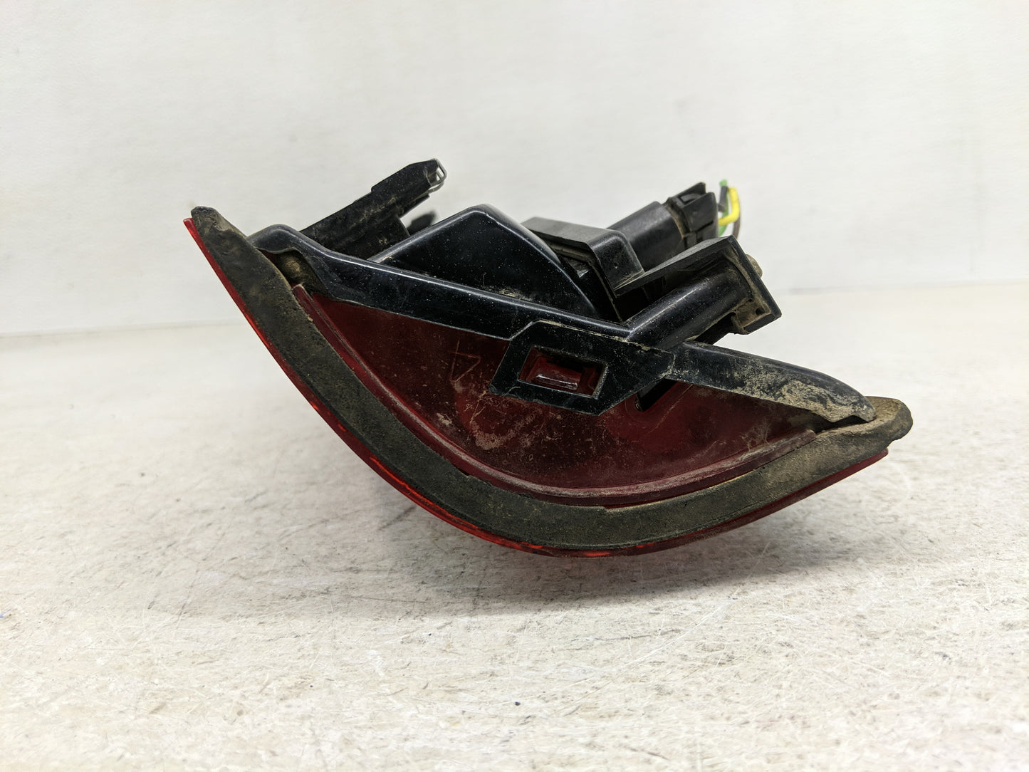 1995-2000 Chevrolet Tahoe Tail Light Assembly Driver Left OEM P/N:16506349 Fits Fits 1992 1993 1994 1995 1996 1997 1998 1999