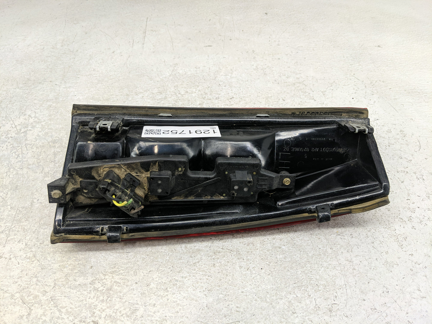 1995-2000 Chevrolet Tahoe Tail Light Assembly Driver Left OEM P/N:16506349 Fits Fits 1992 1993 1994 1995 1996 1997 1998 1999