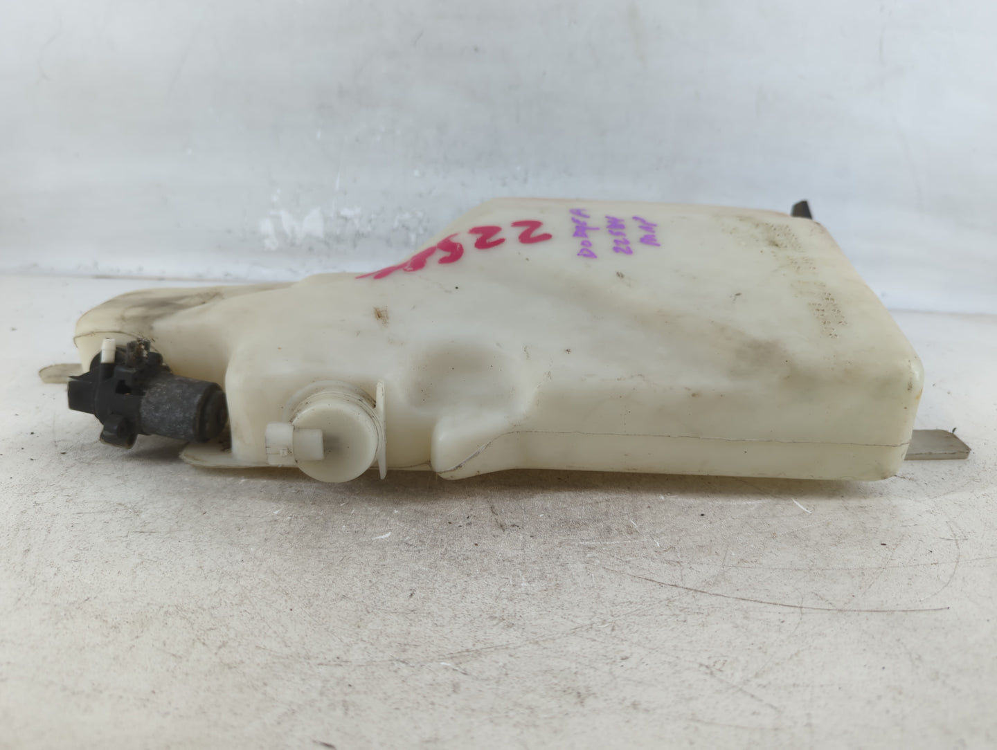 1995 Dodge Ram 1500 Windshield Washer Fluid Reservoir Bottle Oem - Oemusedautoparts1.com