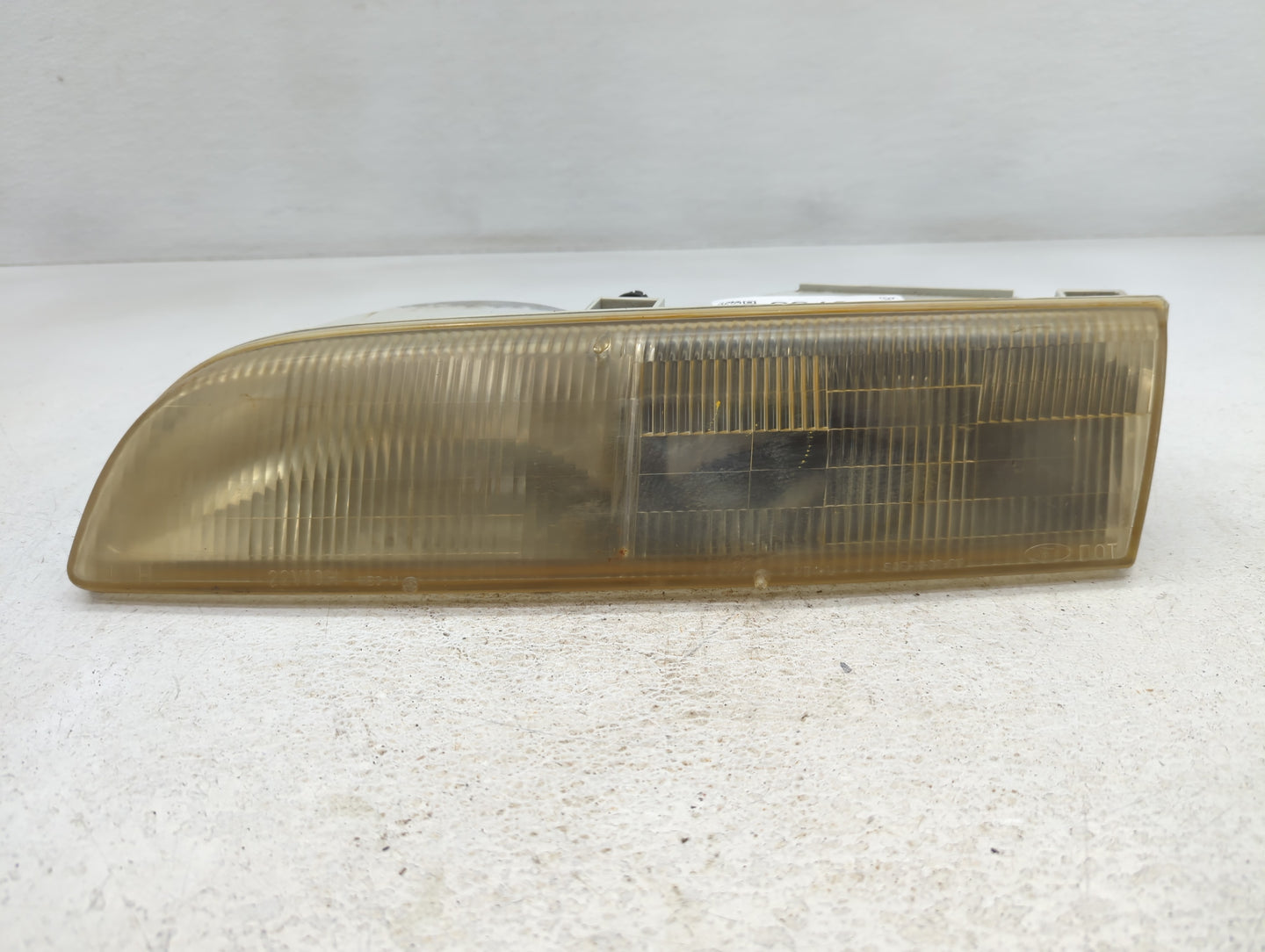 1992-1997 Ford Crown Victoria Driver Left Oem Head Light Headlight Lamp - Oemusedautoparts1.com