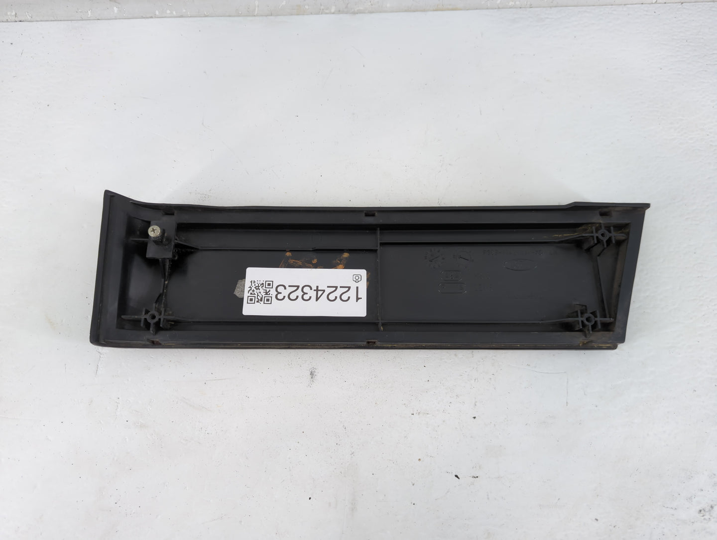 1993-1996 Ford Escort Tail Light Assembly Passenger Right OEM P/N:F3CB-61423A41-AD Fits Fits 1993 1994 1995 1996 OEM Used Au