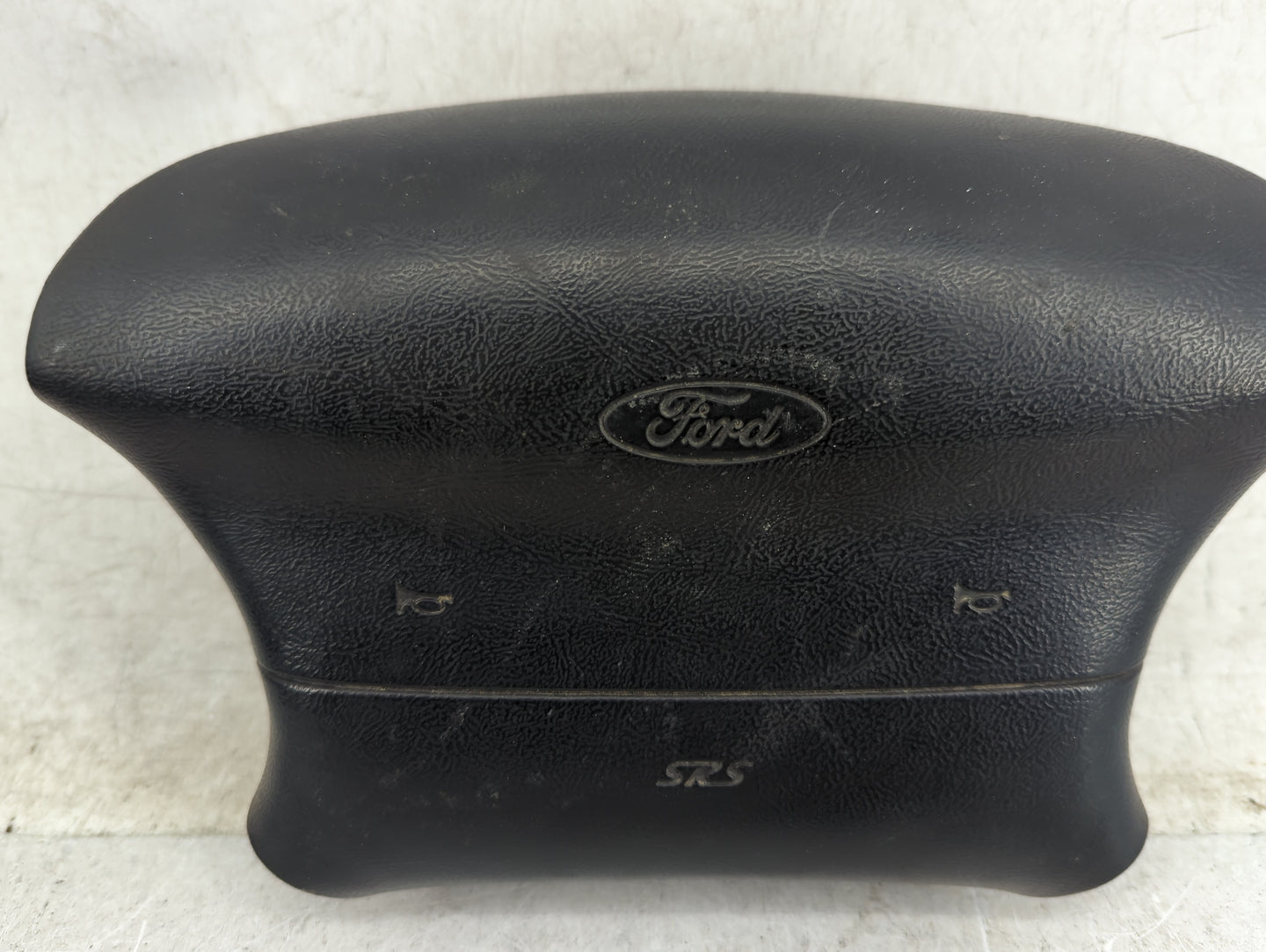 1995-1997 Ford Explorer Air Bag Driver Left Steering Wheel Mounted P/N:200606 Fits Fits 1995 1996 1997 OEM Used Auto Parts -