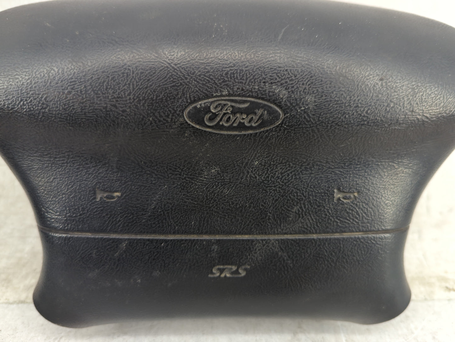 1995-1997 Ford Explorer Air Bag Driver Left Steering Wheel Mounted P/N:200606 Fits Fits 1995 1996 1997 OEM Used Auto Parts -