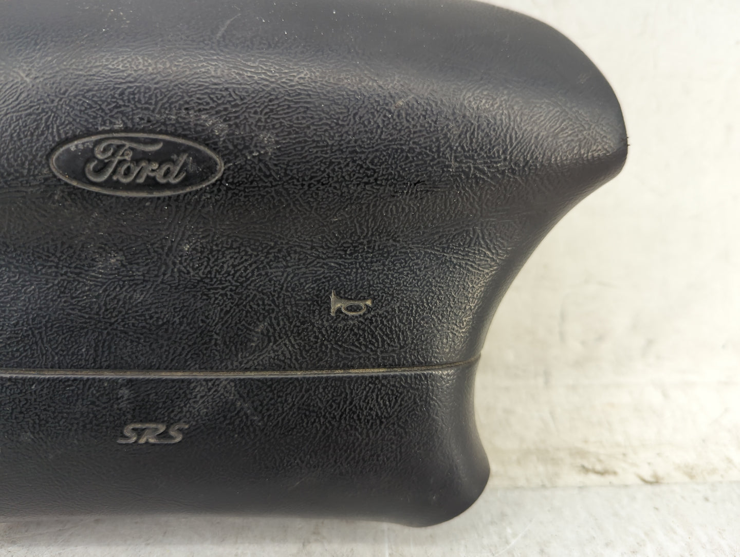 1995-1997 Ford Explorer Air Bag Driver Left Steering Wheel Mounted P/N:200606 Fits Fits 1995 1996 1997 OEM Used Auto Parts -