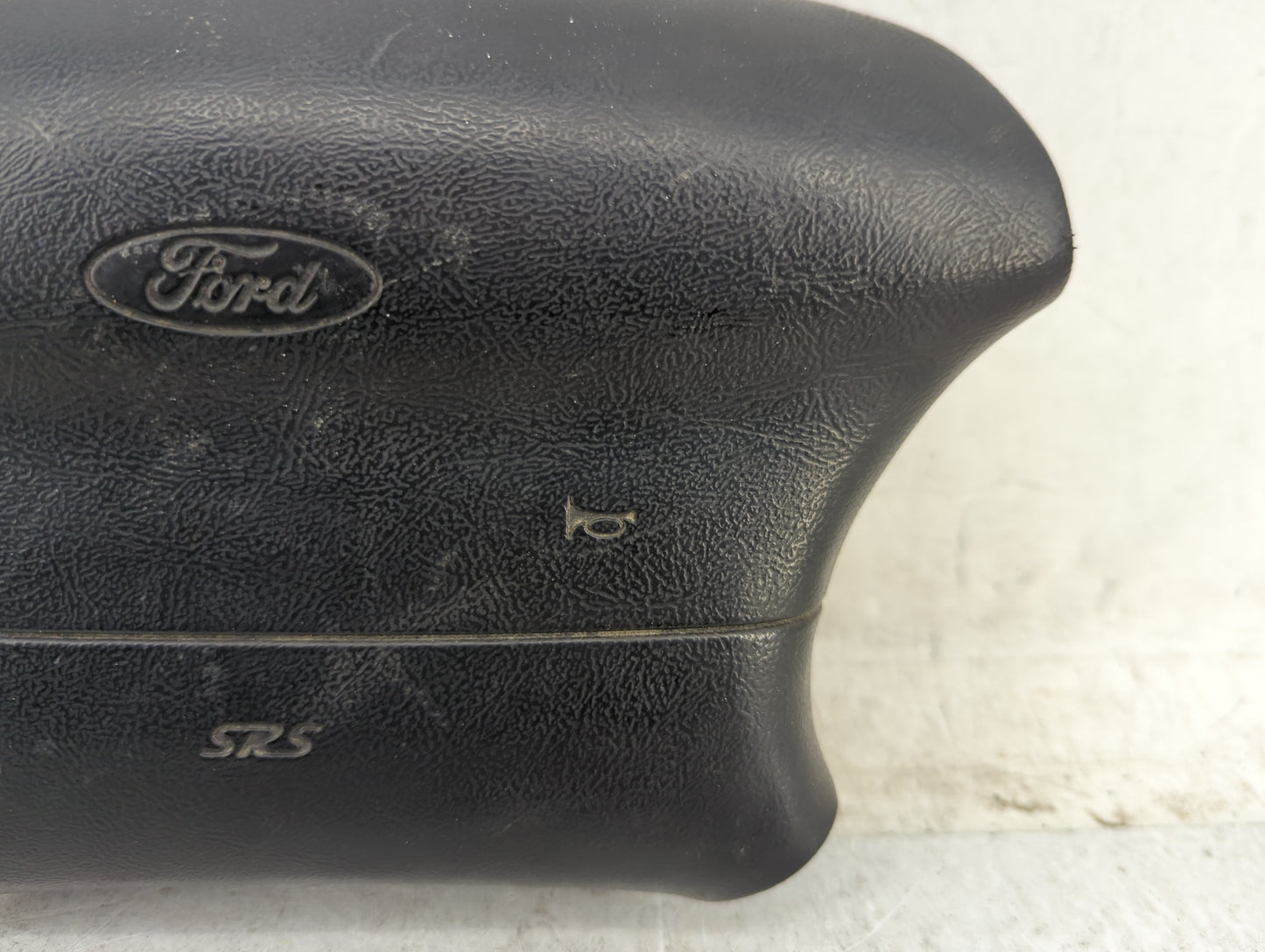 1995-1997 Ford Explorer Air Bag Driver Left Steering Wheel Mounted P/N:200606 Fits Fits 1995 1996 1997 OEM Used Auto Parts -