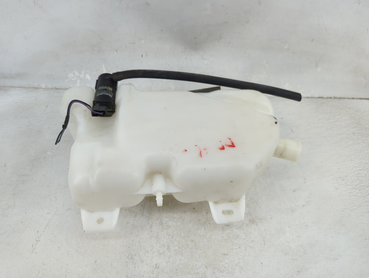 1995-1996 Ford Explorer Air Cleaner Intake-duct Hose Tube 1466625 - Oemusedautoparts1.com