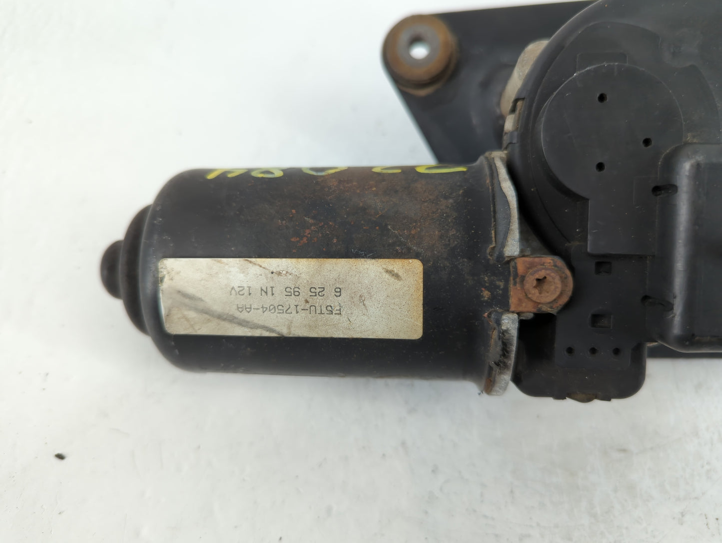 1995-1997 Ford F-350 Front Windshield Wiper Motor P/N:F5TU-17504-AA Fits Fits 1995 1996 1997 OEM Used Auto Parts - Oemusedau