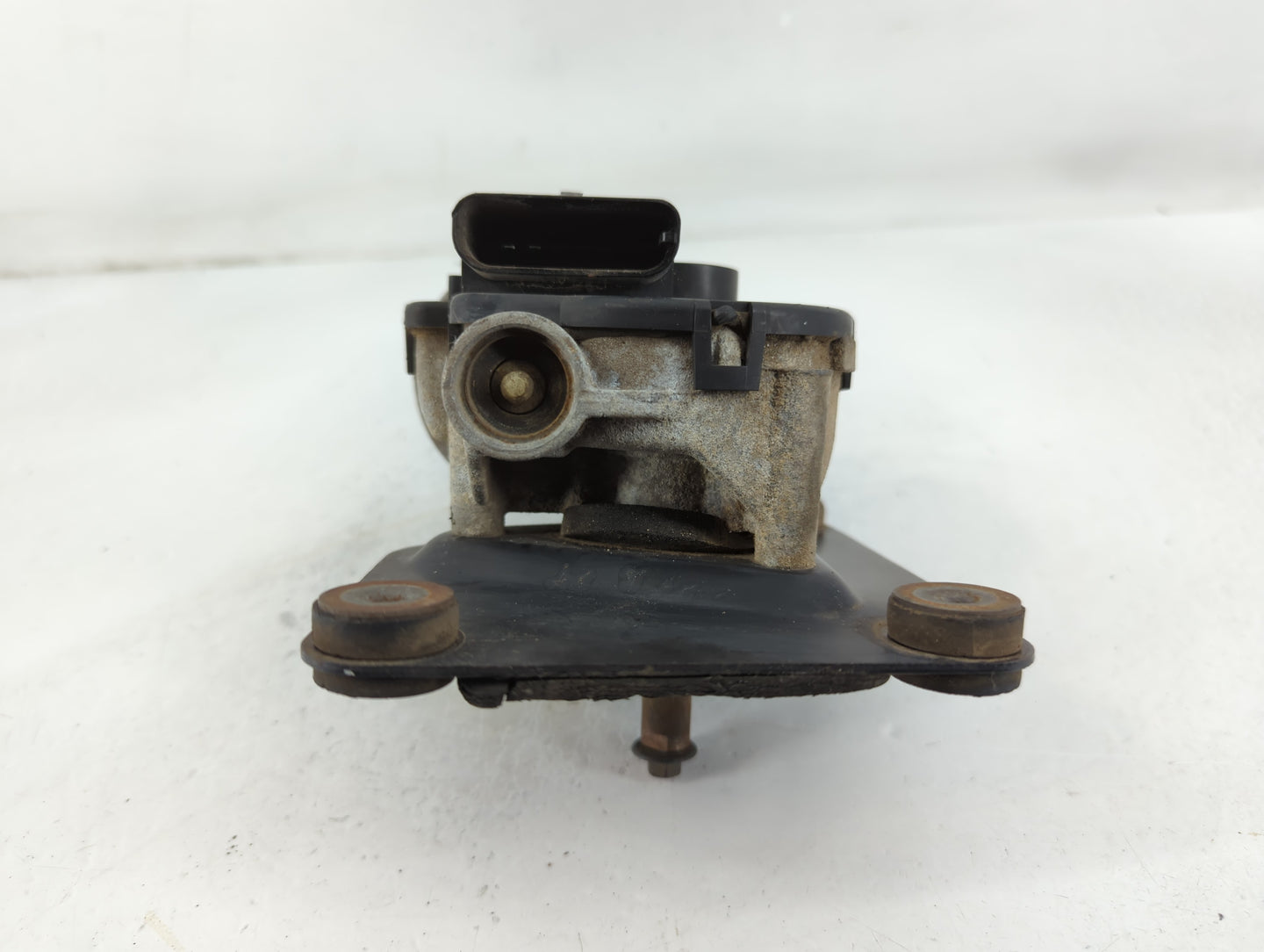 1995-1997 Ford F-350 Front Windshield Wiper Motor P/N:F5TU-17504-AA Fits Fits 1995 1996 1997 OEM Used Auto Parts - Oemusedau