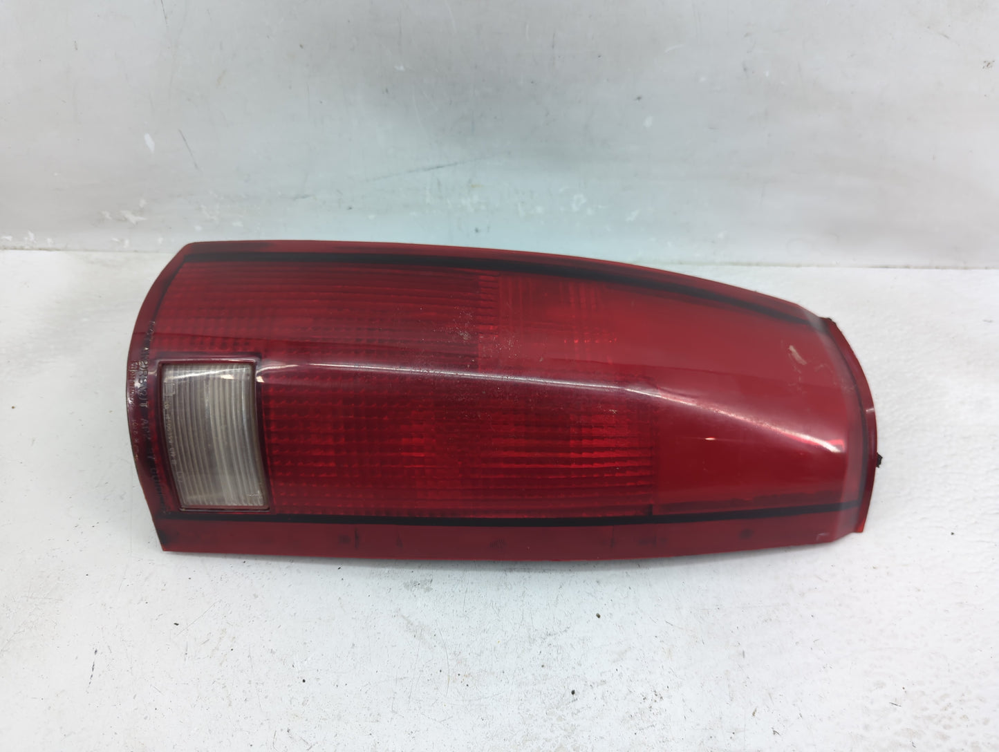 1995 Gmc 1500 Tail Light Assembly Driver Left OEM P/N:16506349 Fits OEM Used Auto Parts - Oemusedautoparts1.com