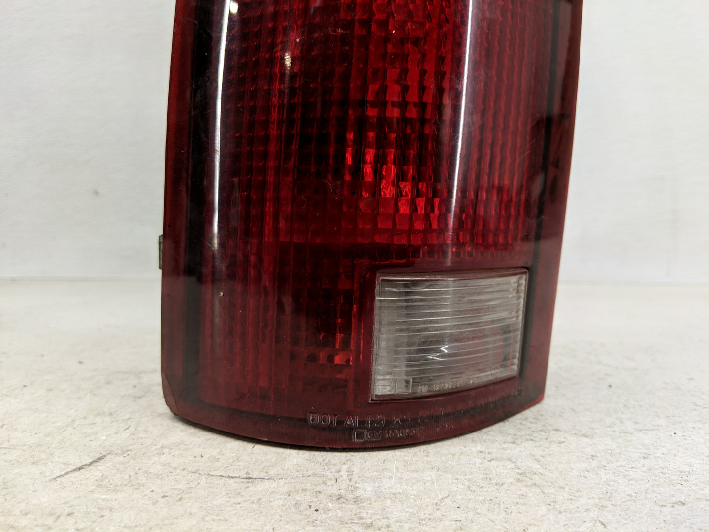 1995 Gmc 1500 Tail Light Assembly Driver Left OEM P/N:16506349 Fits OEM Used Auto Parts - Oemusedautoparts1.com