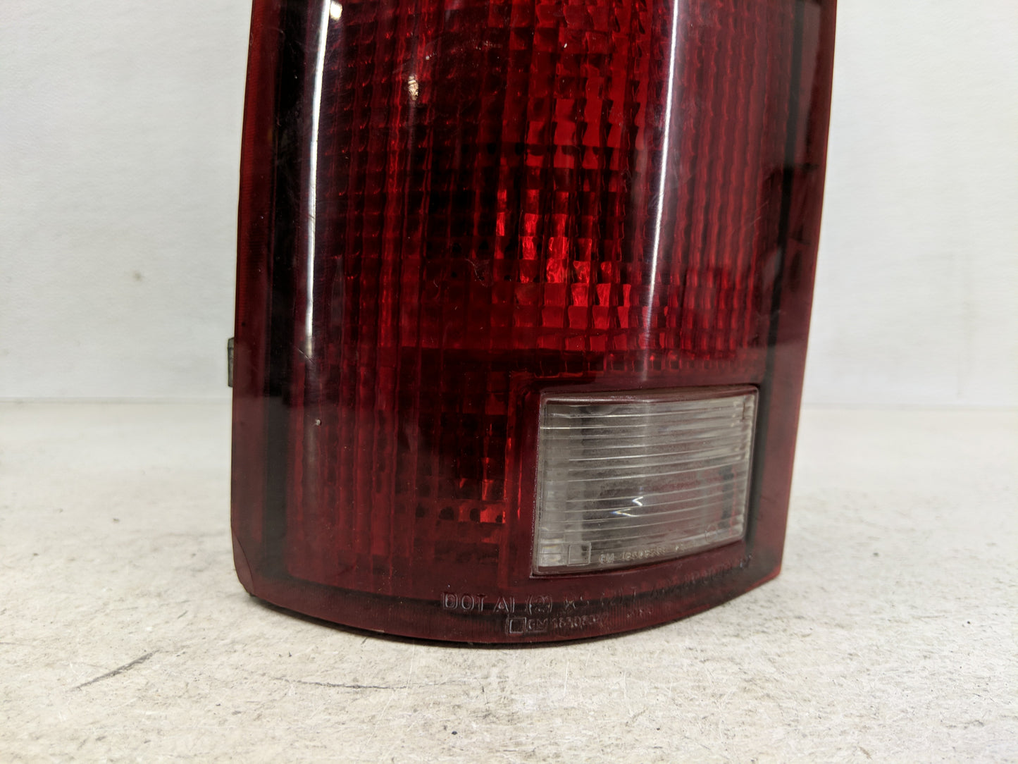 1995 Gmc 1500 Tail Light Assembly Driver Left OEM P/N:16506349 Fits OEM Used Auto Parts - Oemusedautoparts1.com